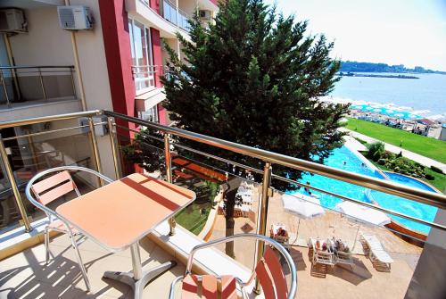 Double Room with Balcony and Sea View photo 3