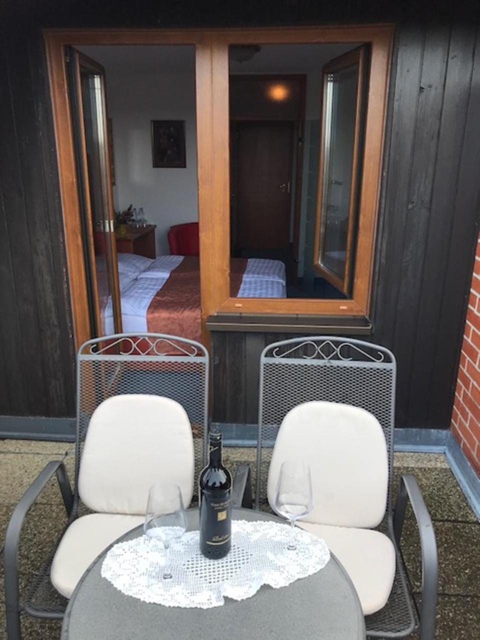 Double Room with Balcony - Photo 2