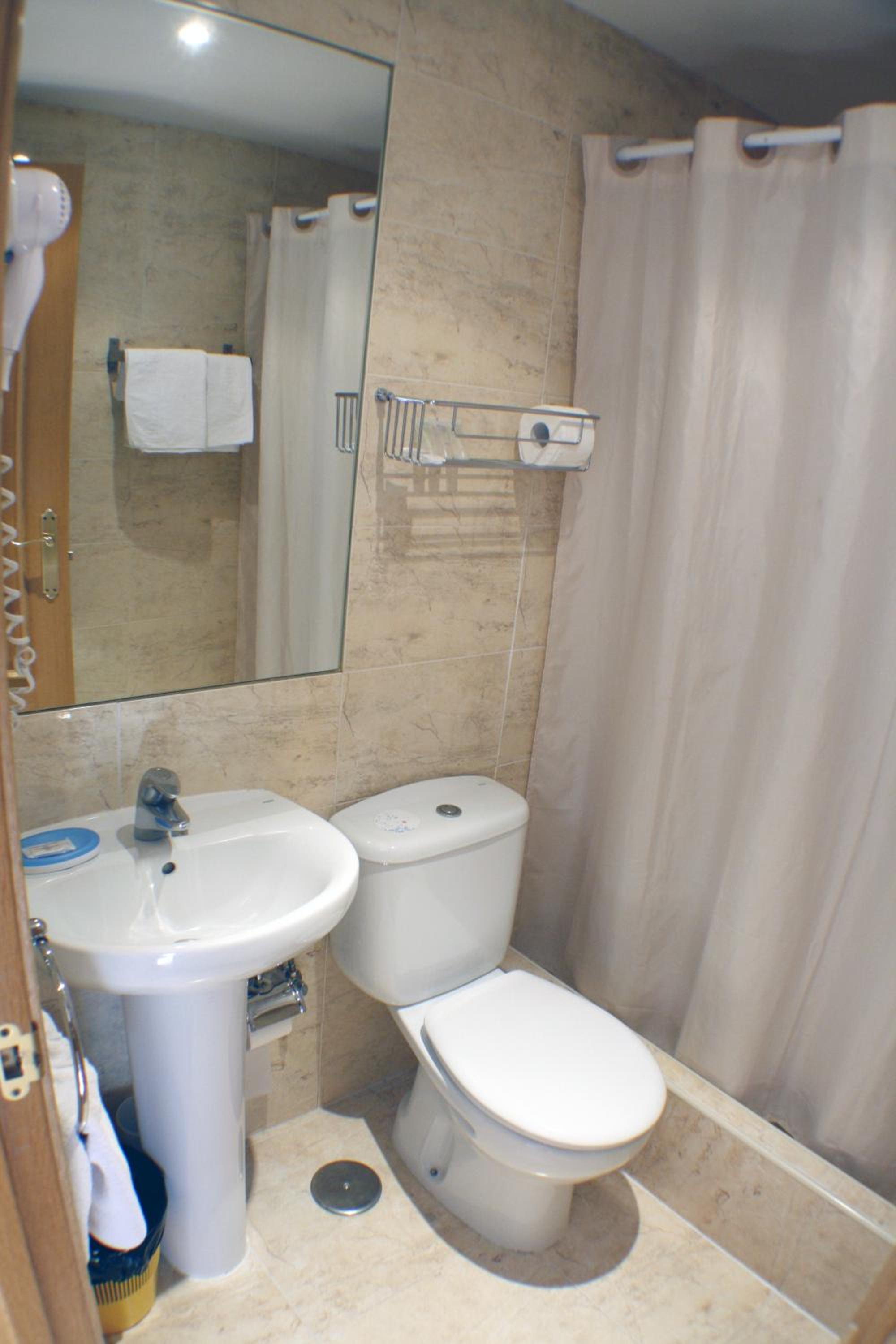 Double or Twin Room photo 3