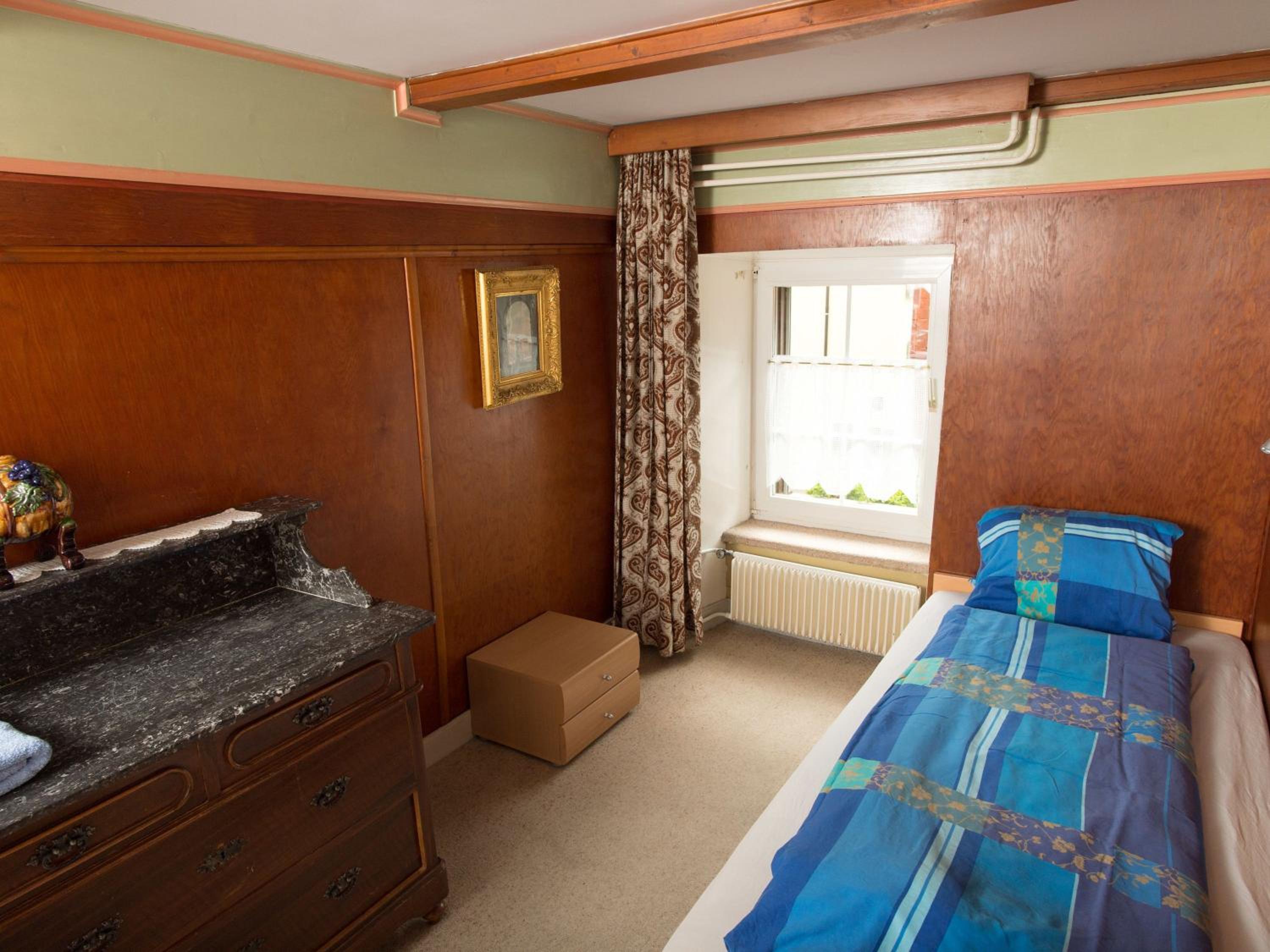 Single Room with Shared Bathroom photo 3