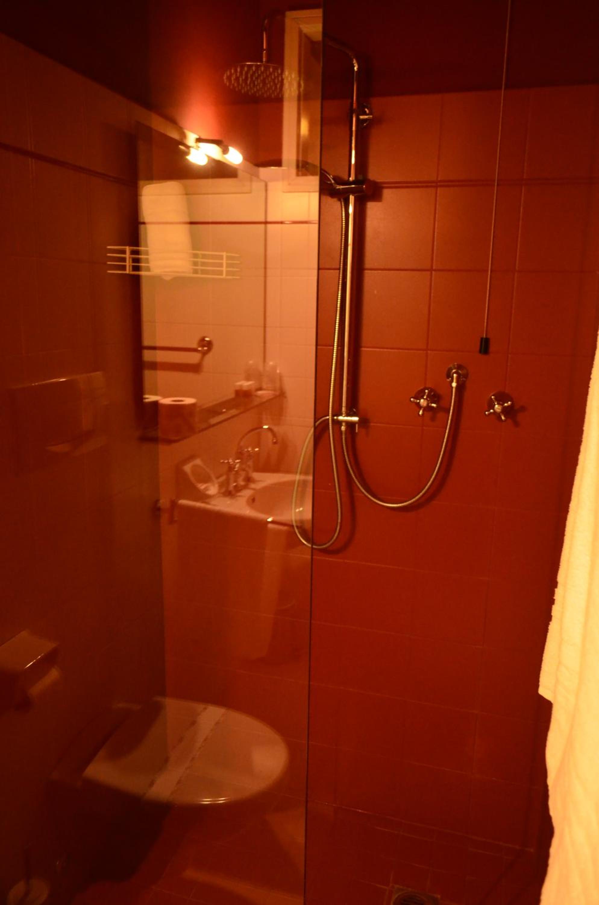 Double or Twin Room with Balcony - Photo 4