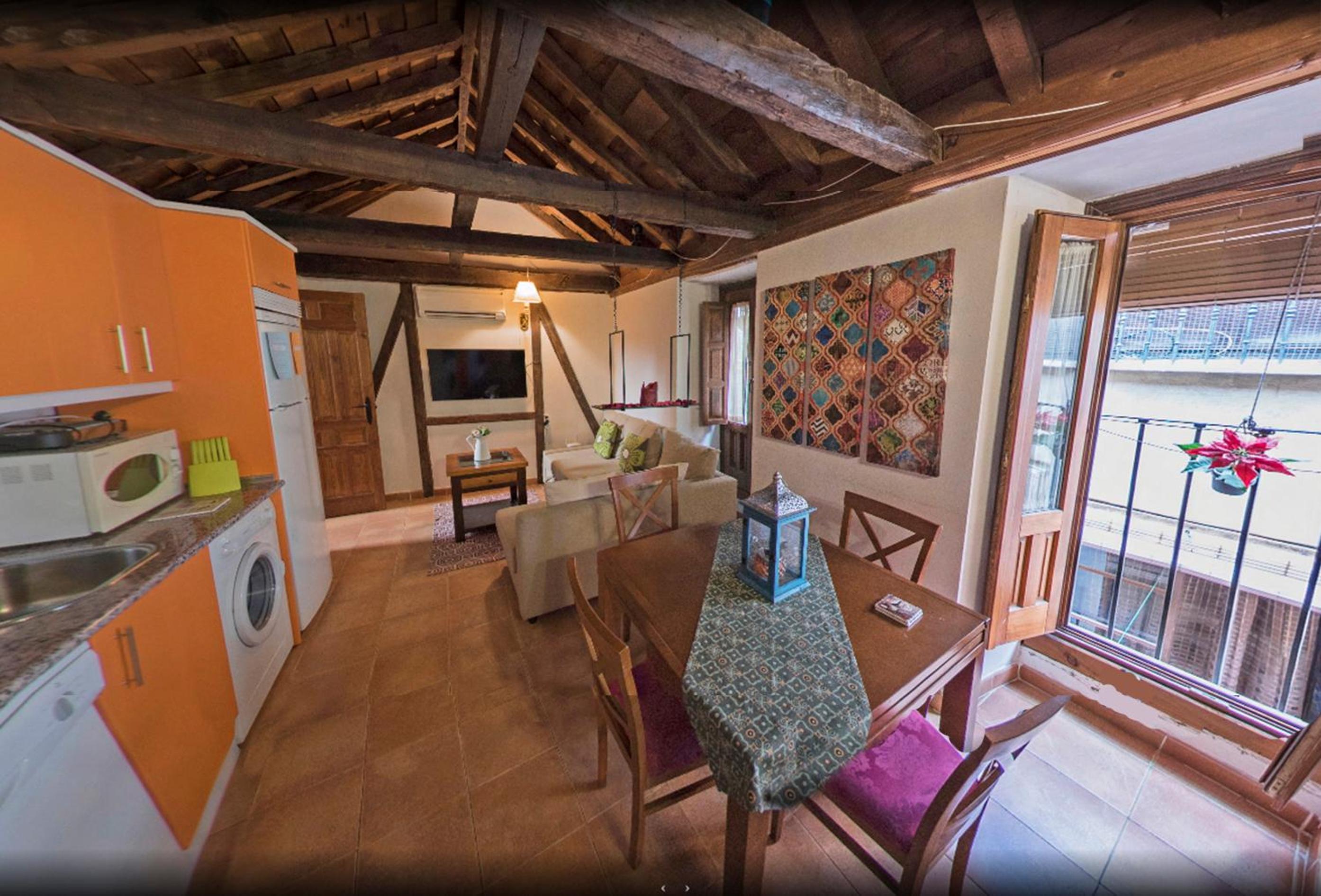 Apartment with Terrace - Photo 7