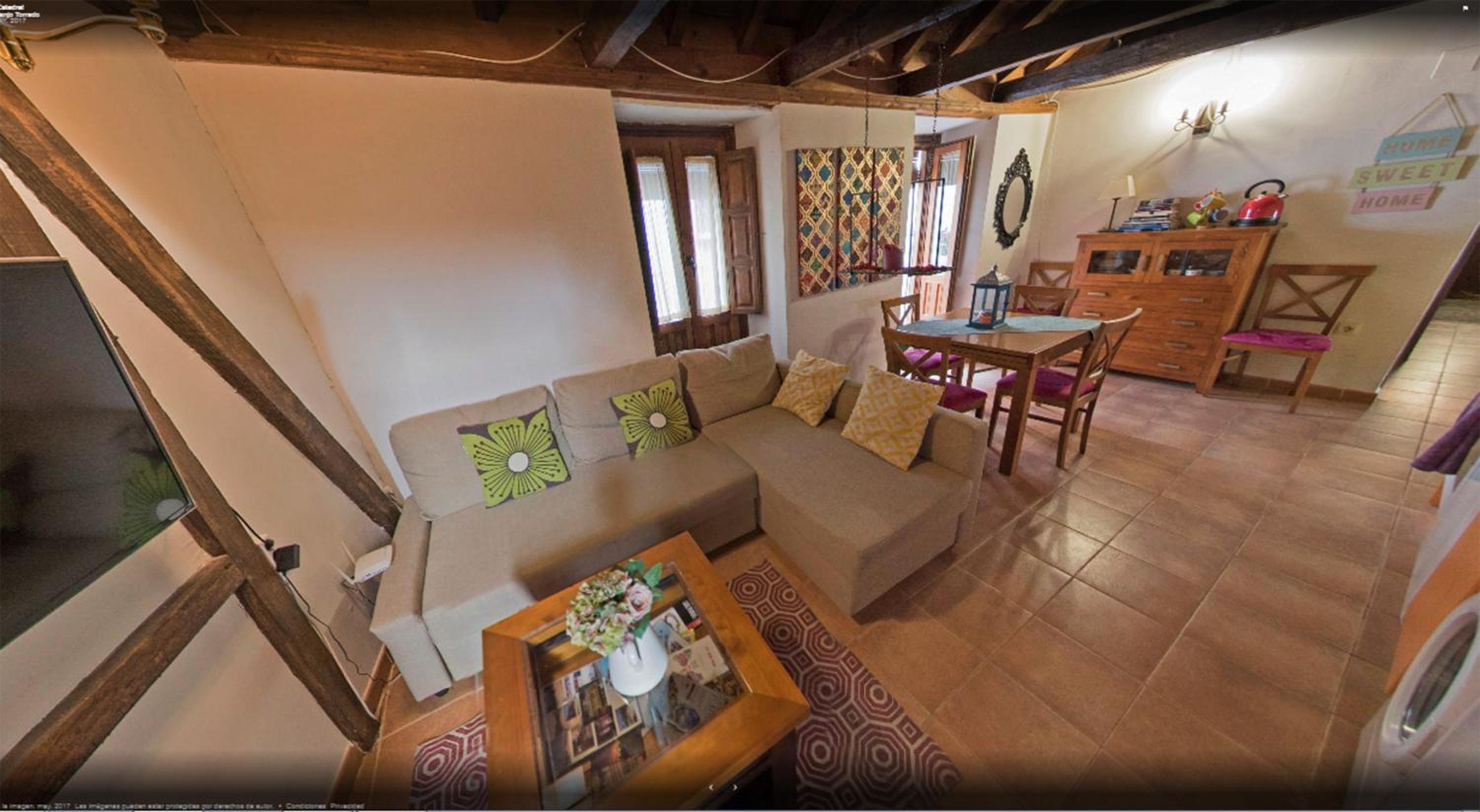 Apartment with Terrace - Photo 9