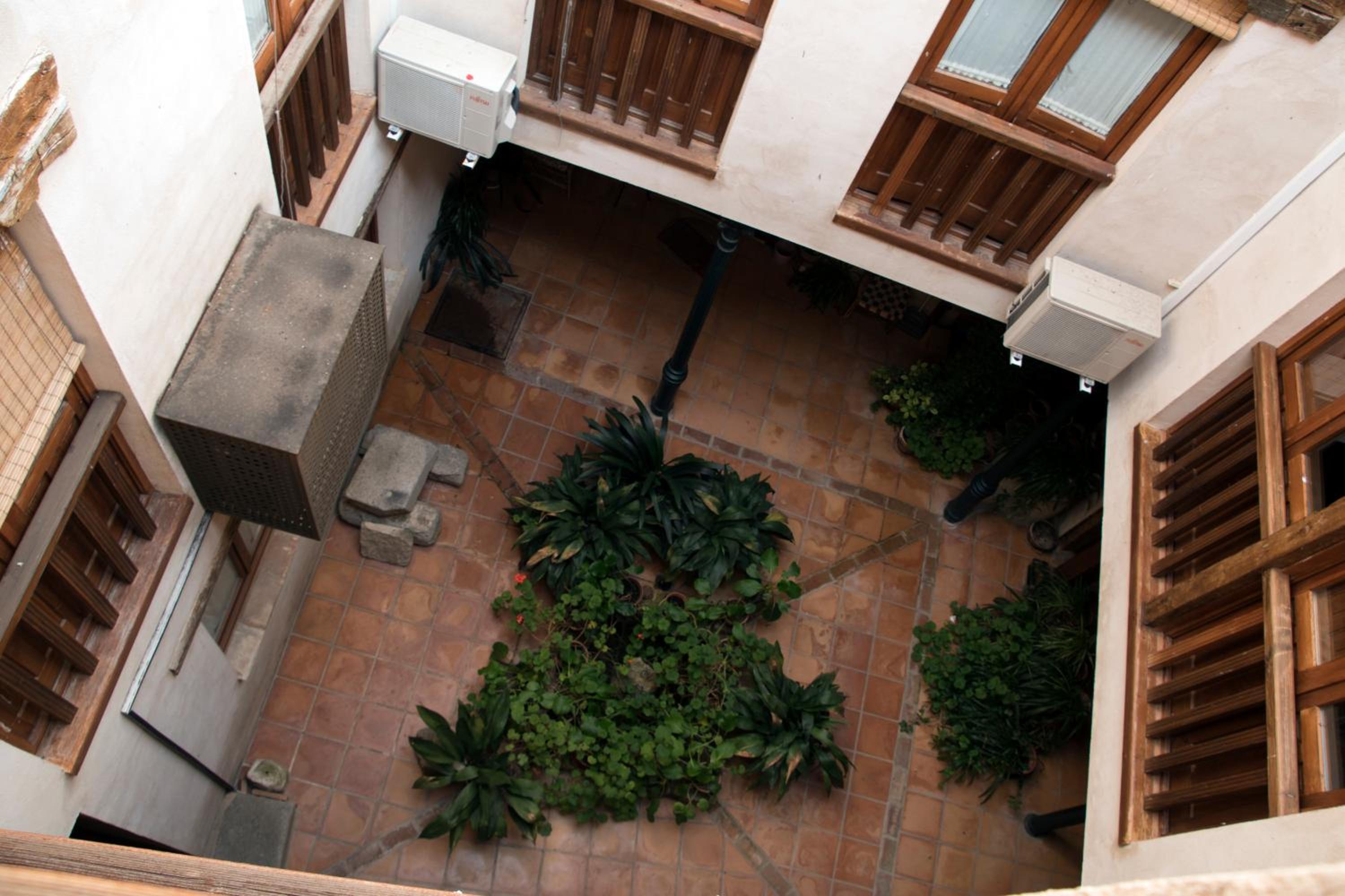 Apartment with Terrace - Photo 14