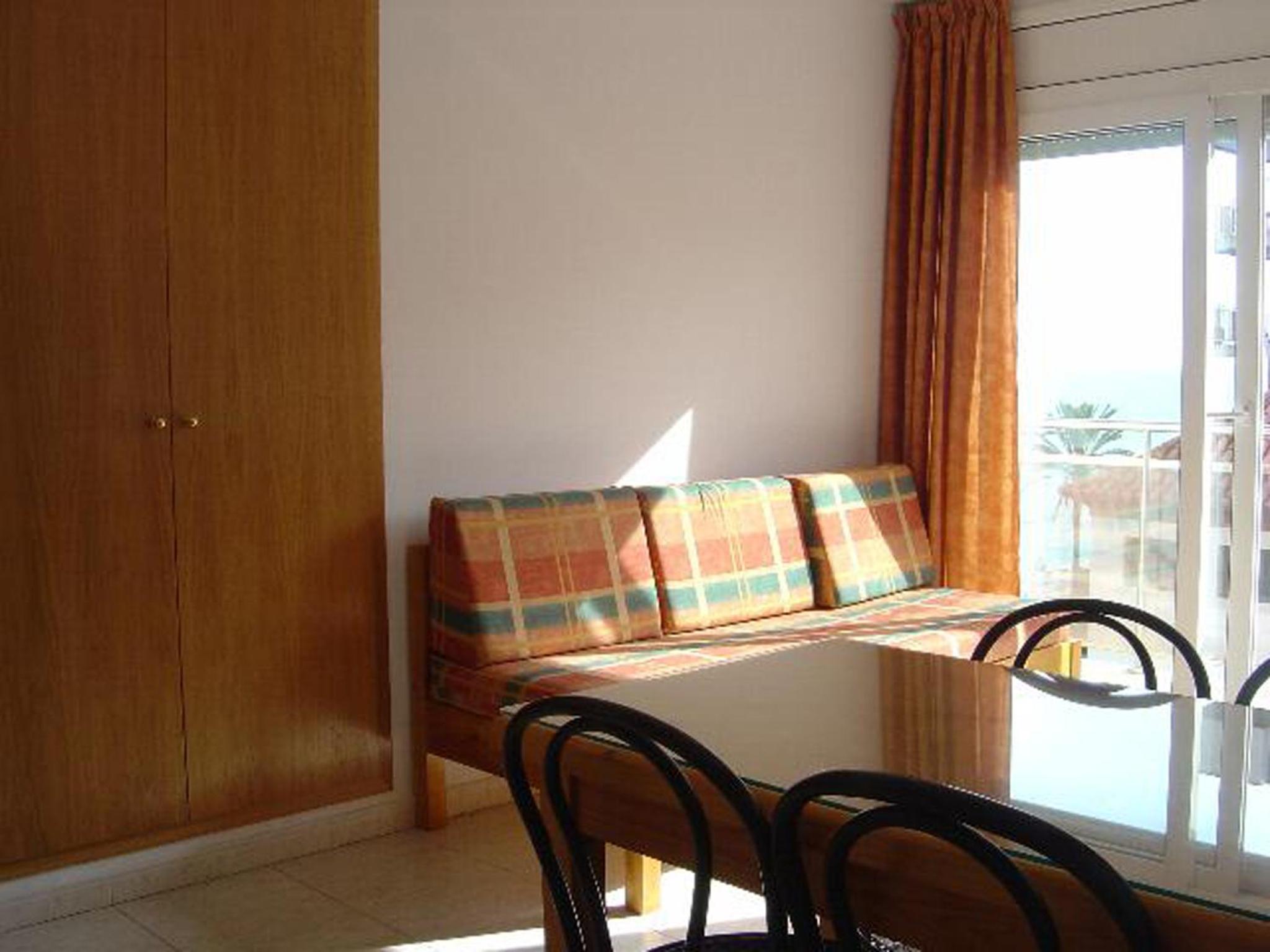 Apartamento de una habitación con vista lateral al mar (2-4 adultos)