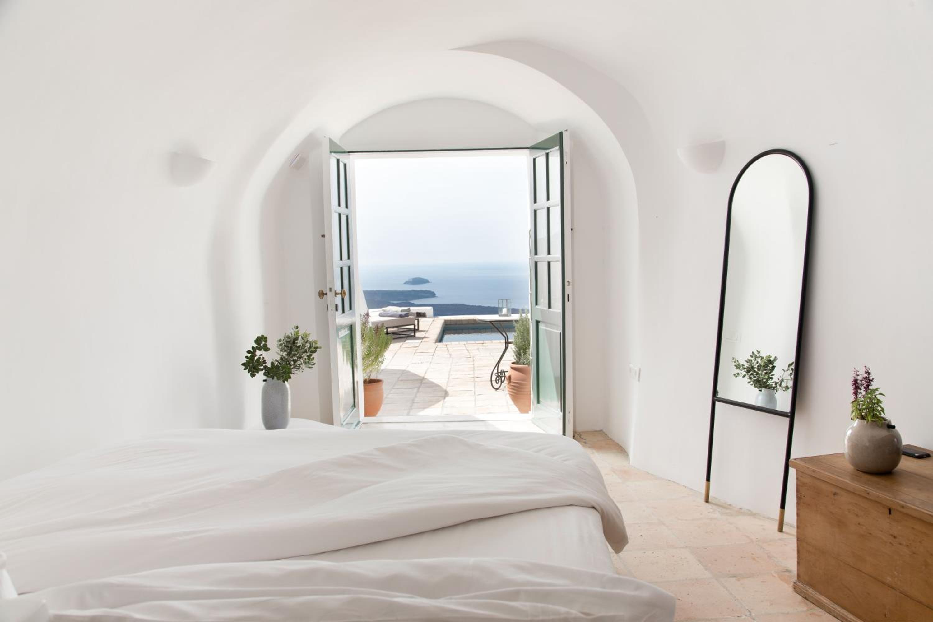 Vassaltis Suite with Caldera View
