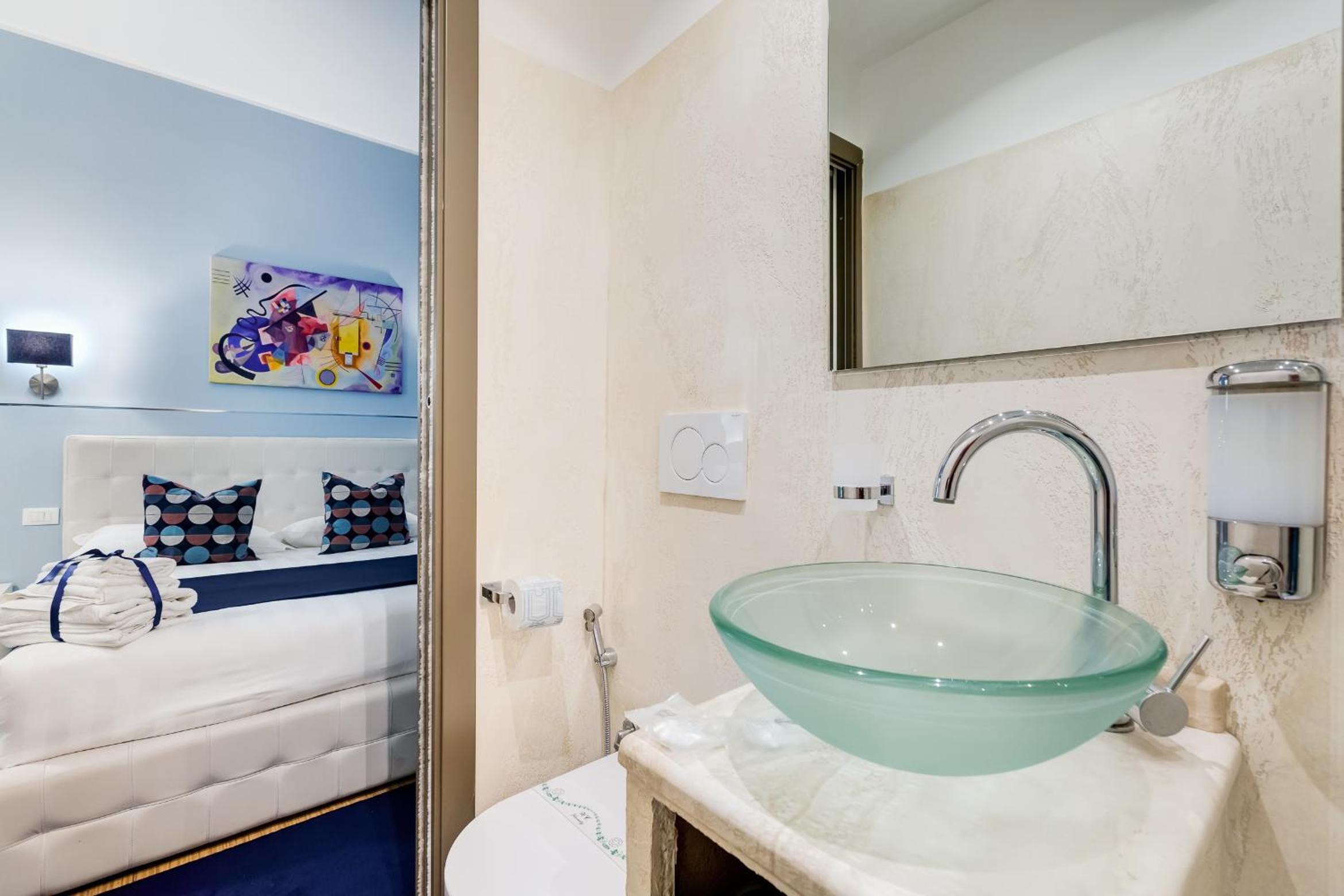 Small Double Room photo 2