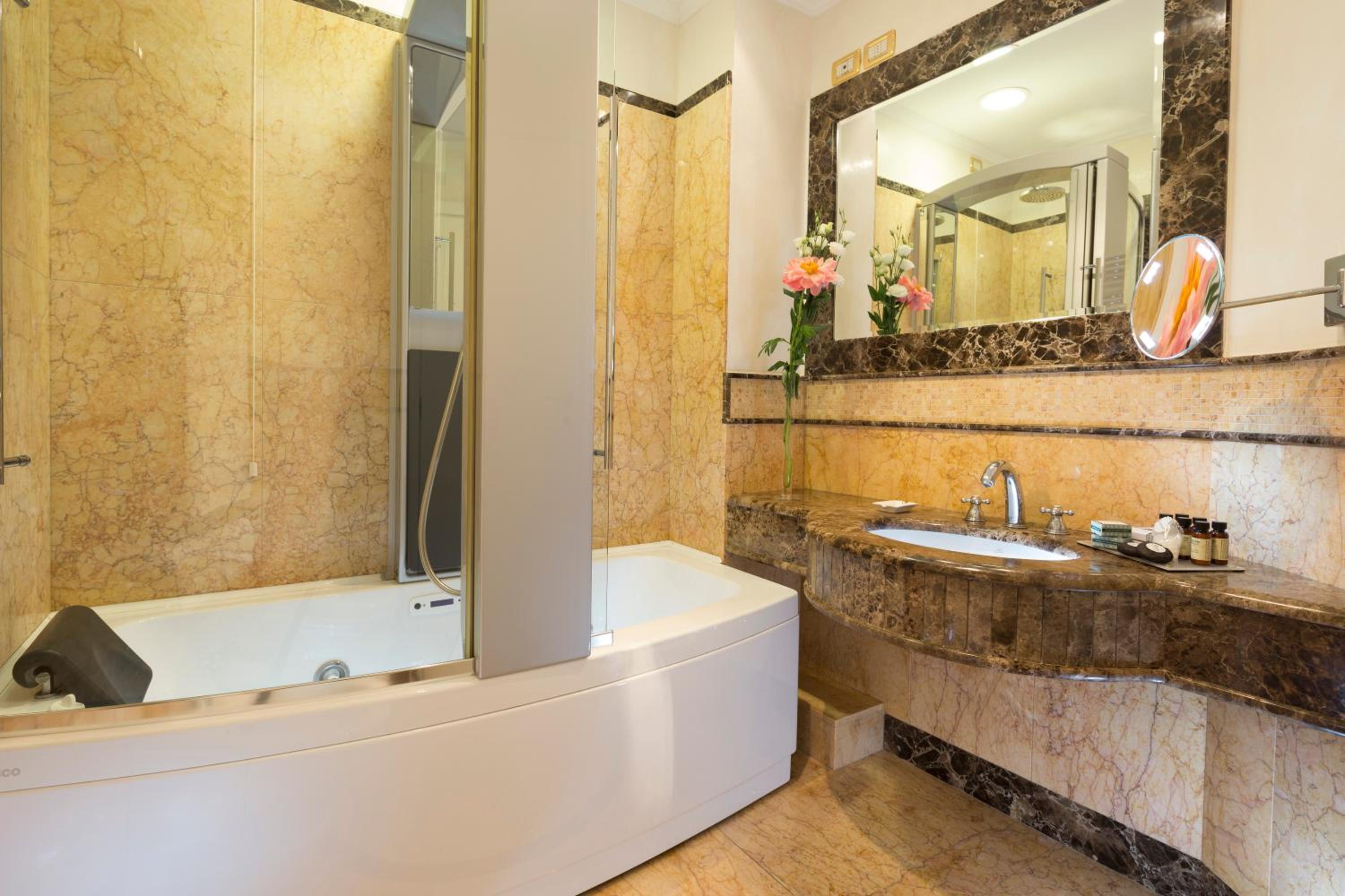 Perignon Suite with Sea View with Spa access - Photo 10
