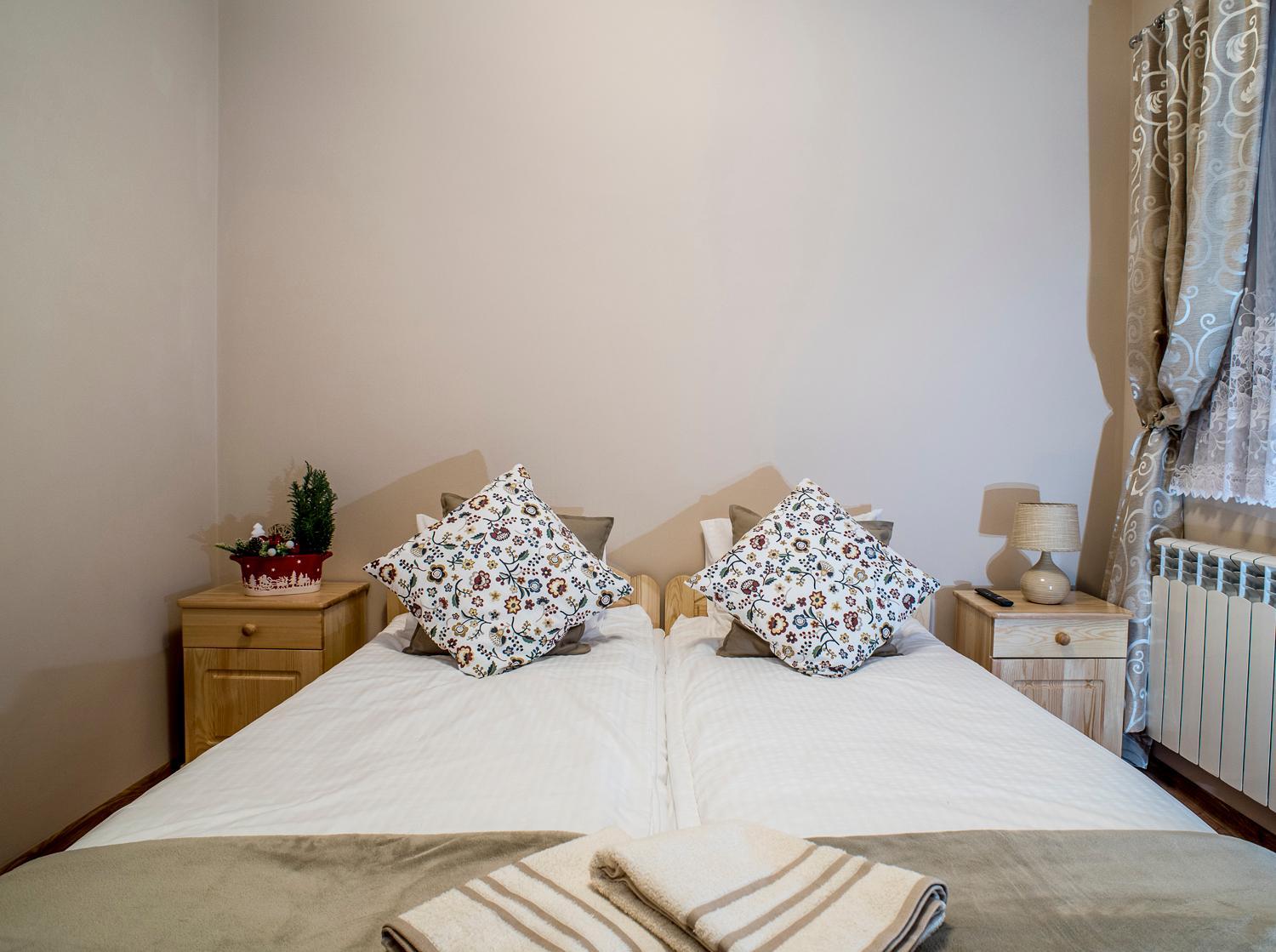 Twin Room - Photo 3