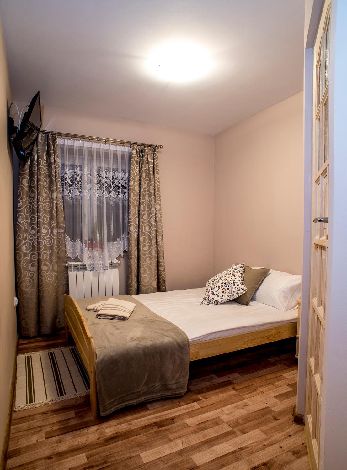 Double Room with Private Bathroom - Photo 3