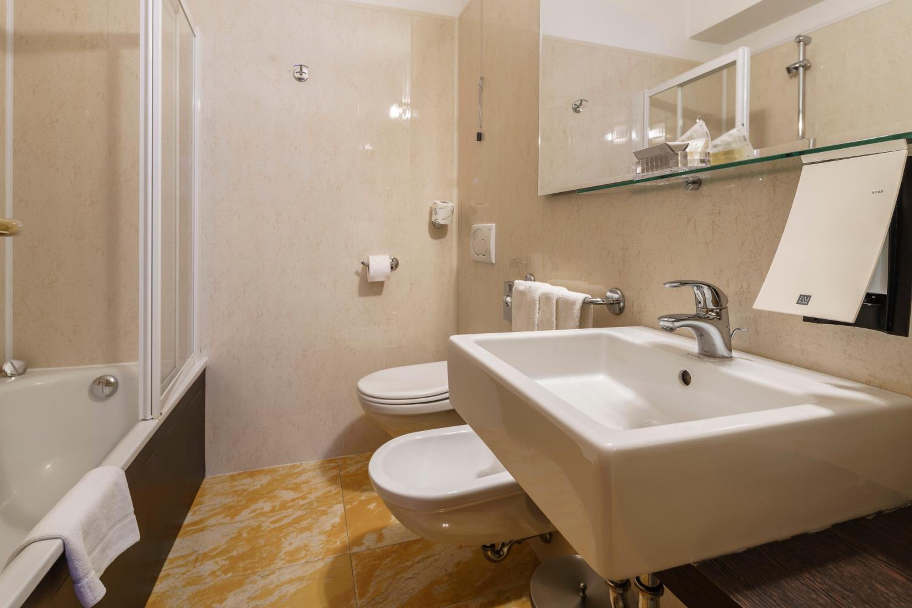 Classic Triple Room - Photo 3