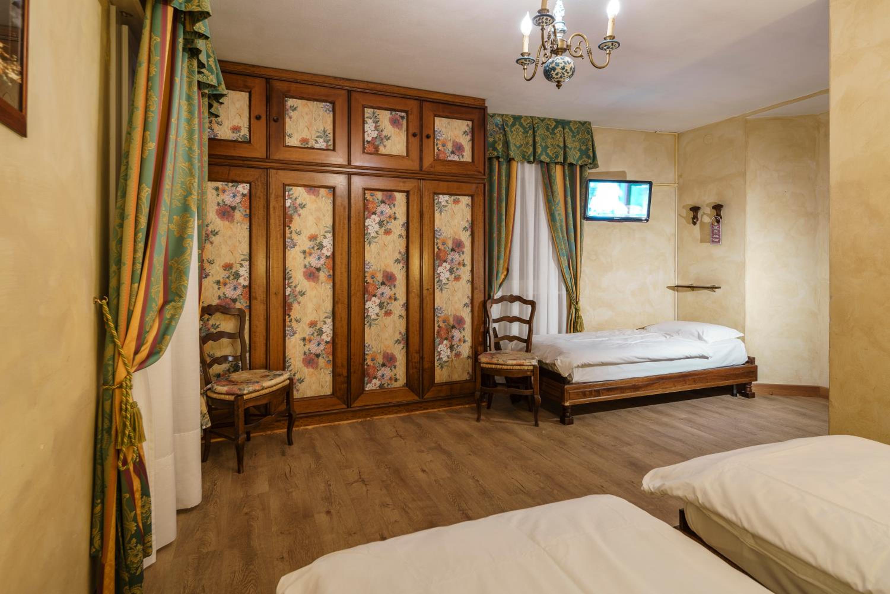 Classic Triple Room - Photo 2