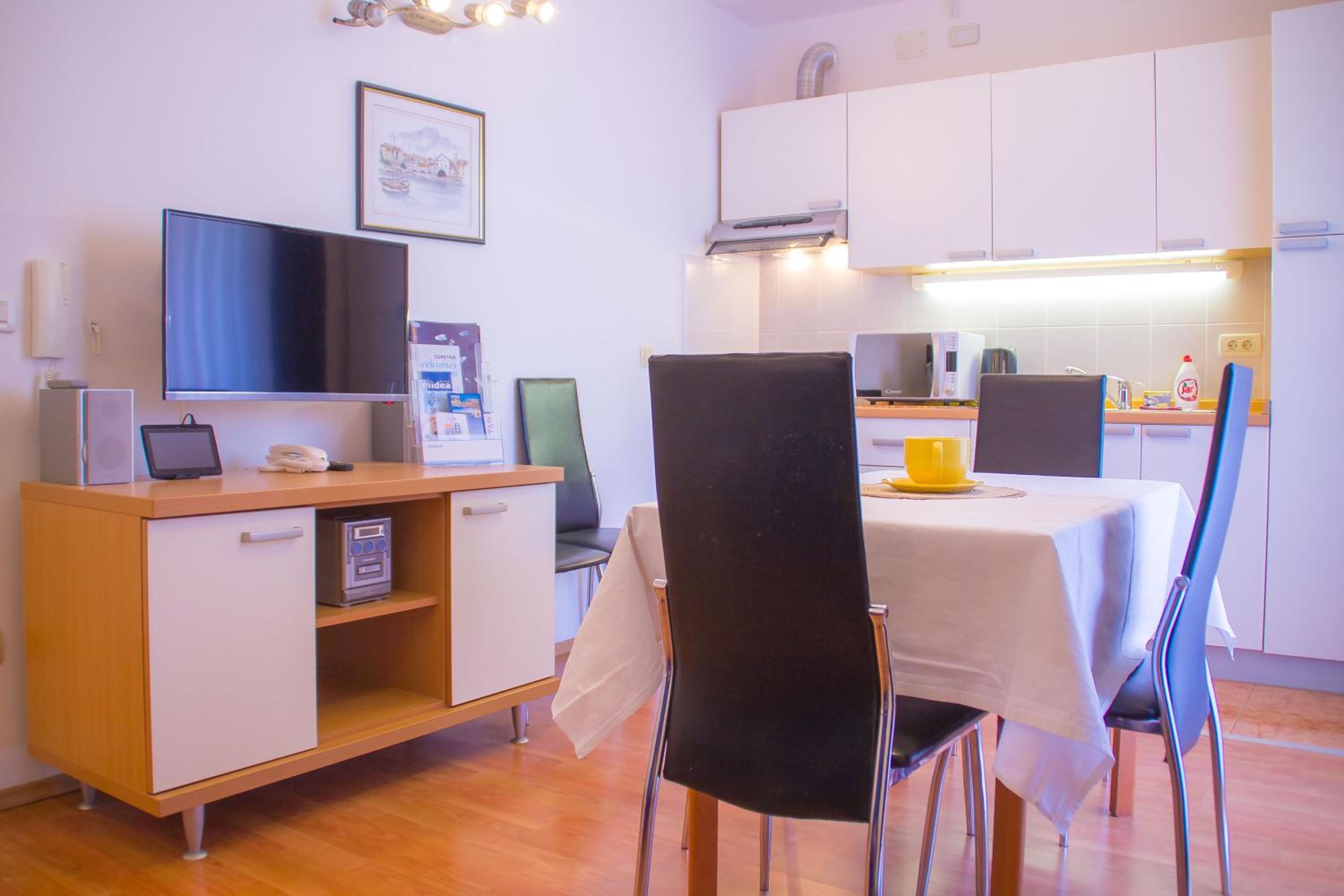 Two-Bedroom Apartment - First Floor (4 Adults + 2 Children) - Photo 23