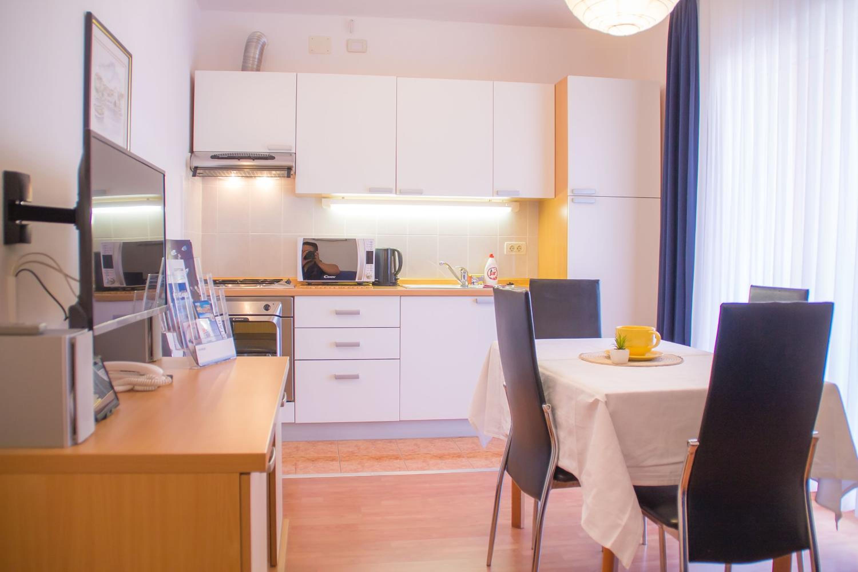 Two-Bedroom Apartment - First Floor (4 Adults + 2 Children) - Photo 20