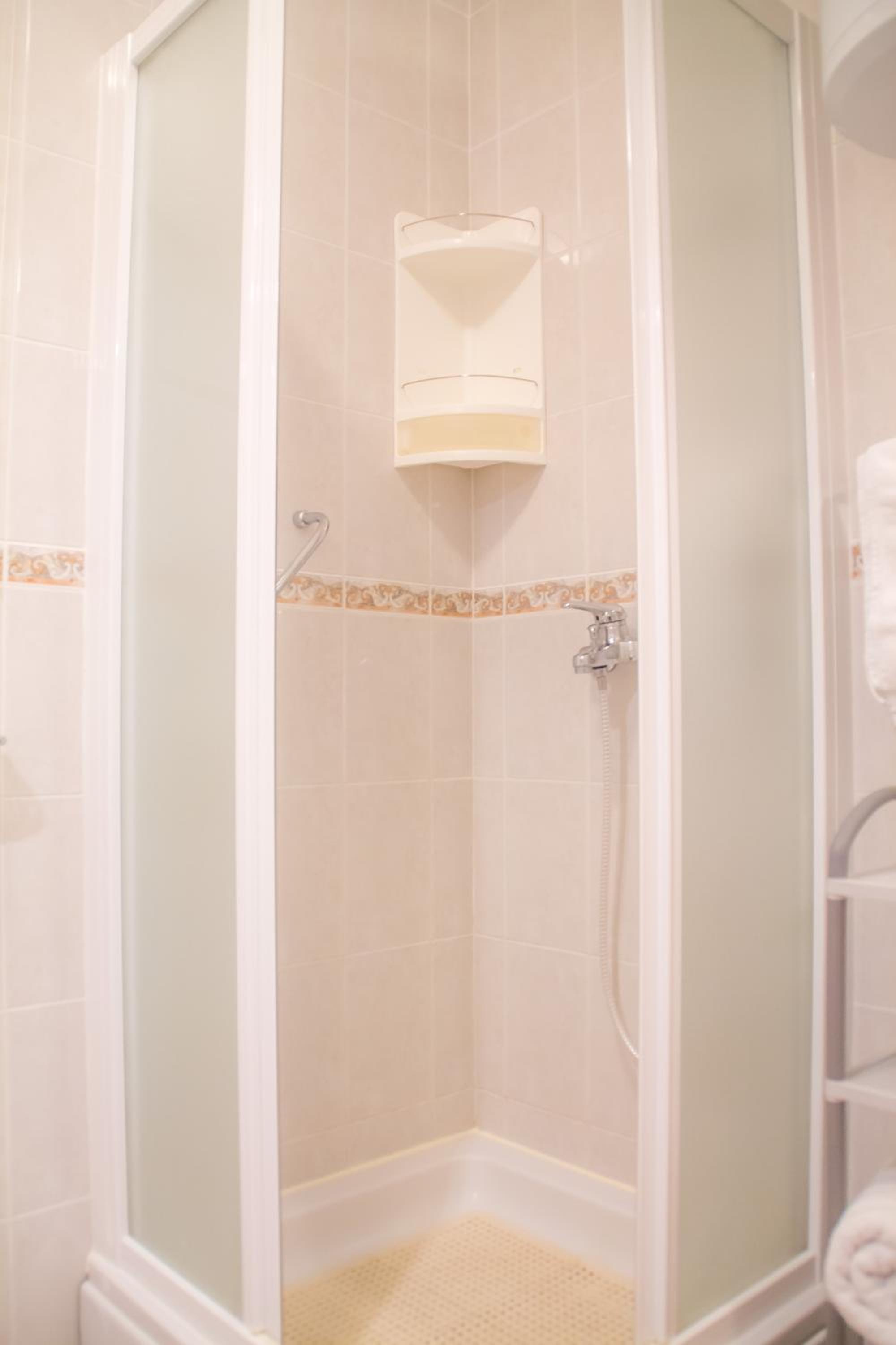 Two-Bedroom Apartment - First Floor (4 Adults + 2 Children) - Photo 4