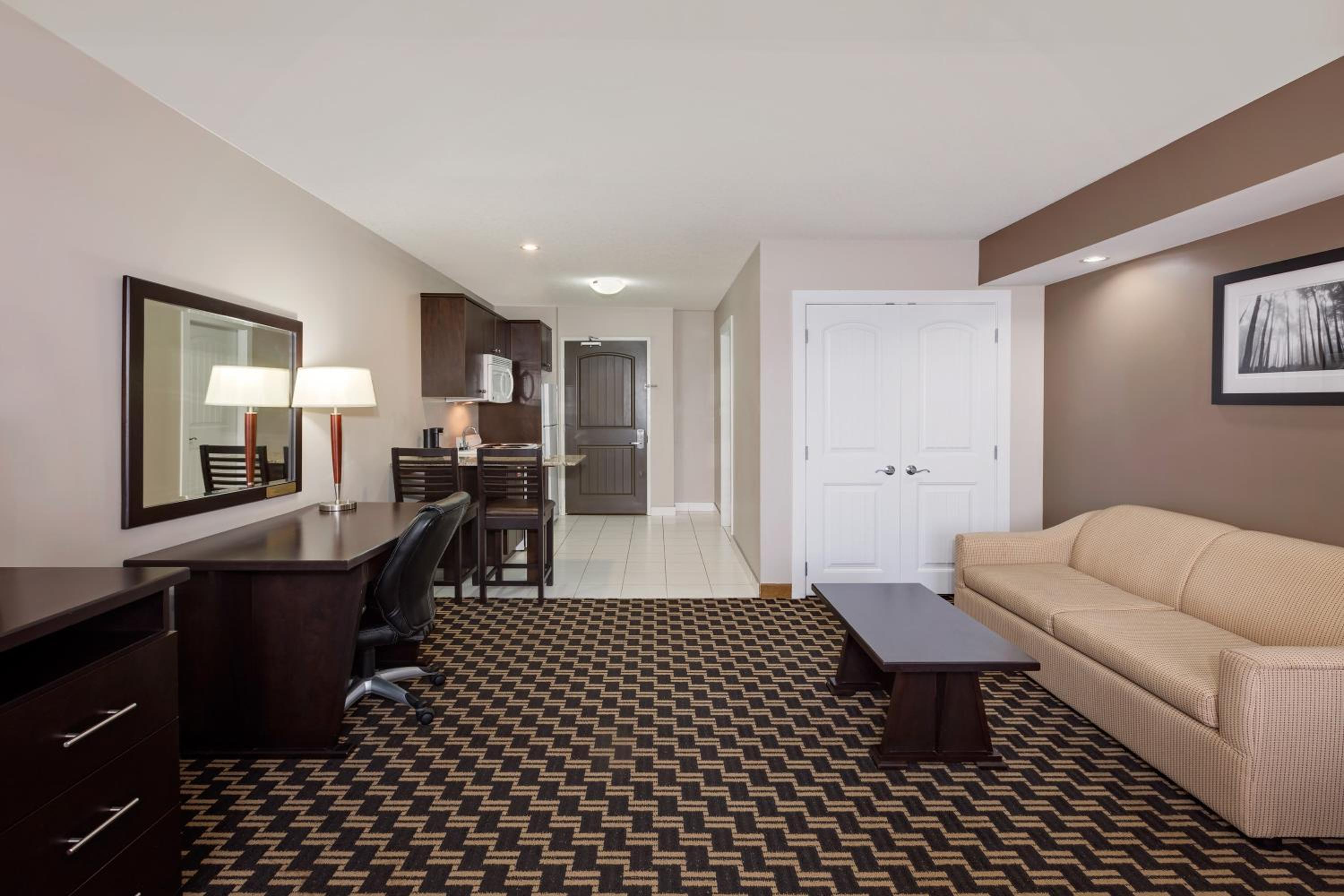 Deluxe King Suite - Photo 1