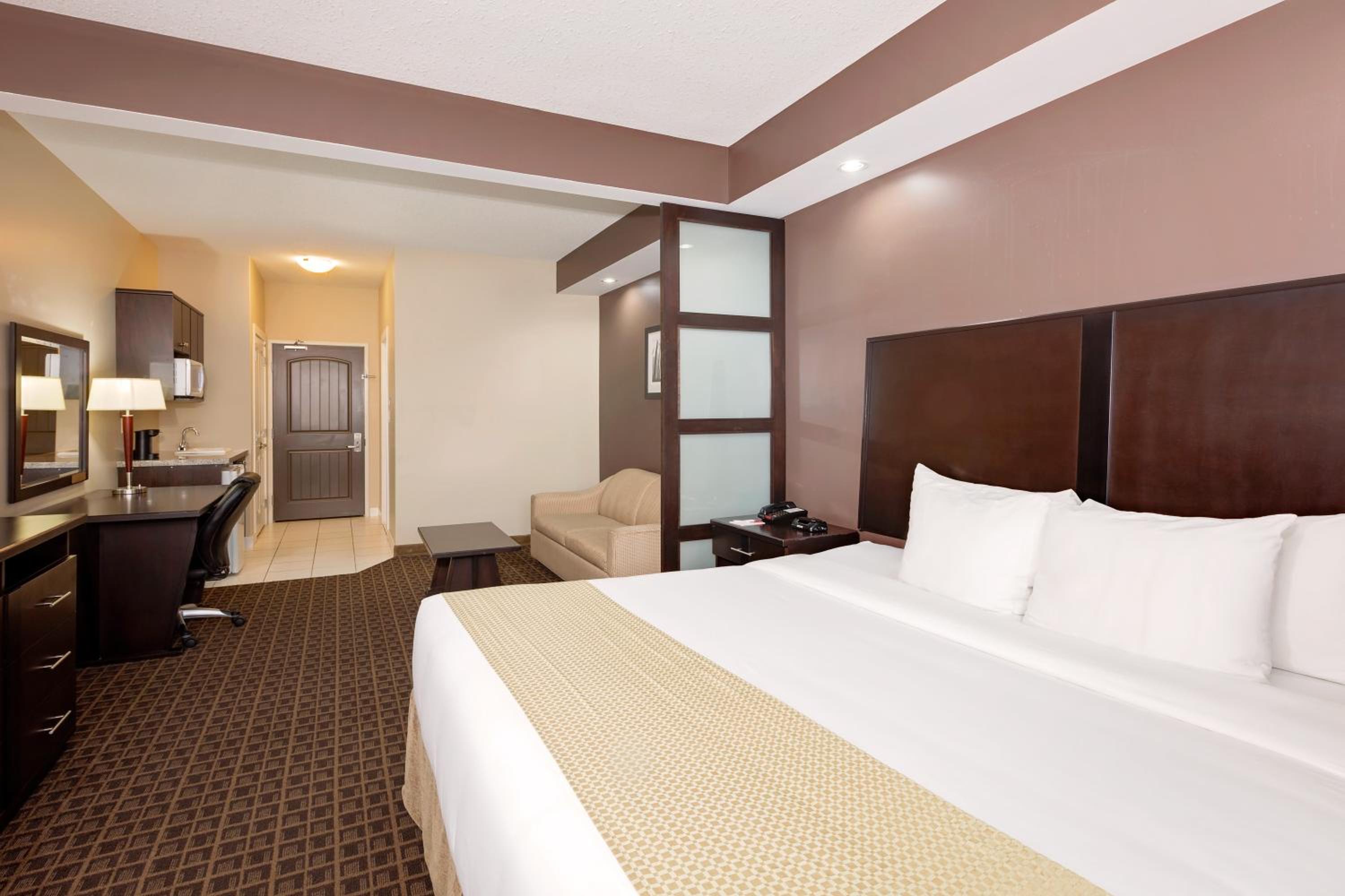 King Room - Non-Smoking - Photo 1