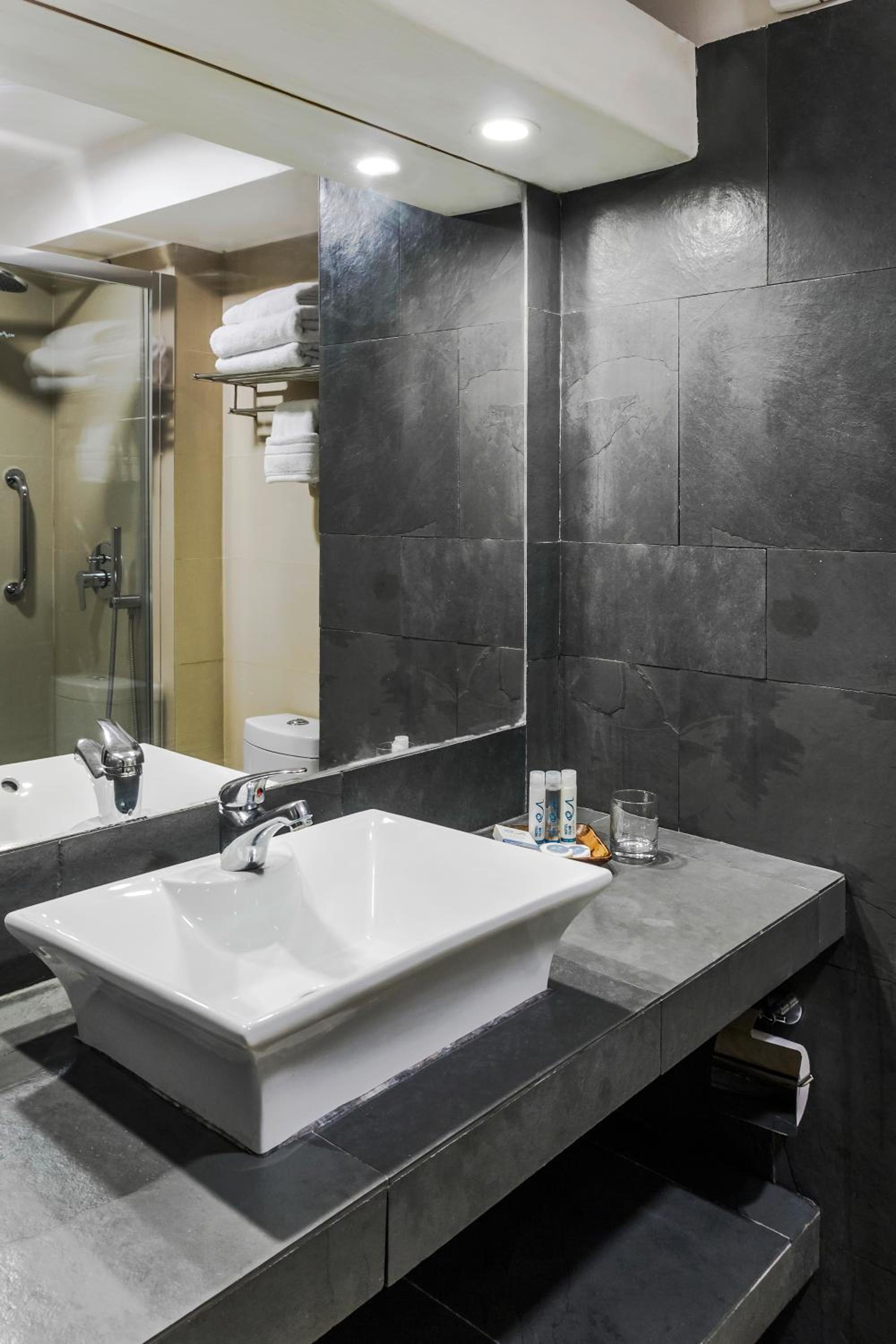 Standard Twin Room - Photo 5