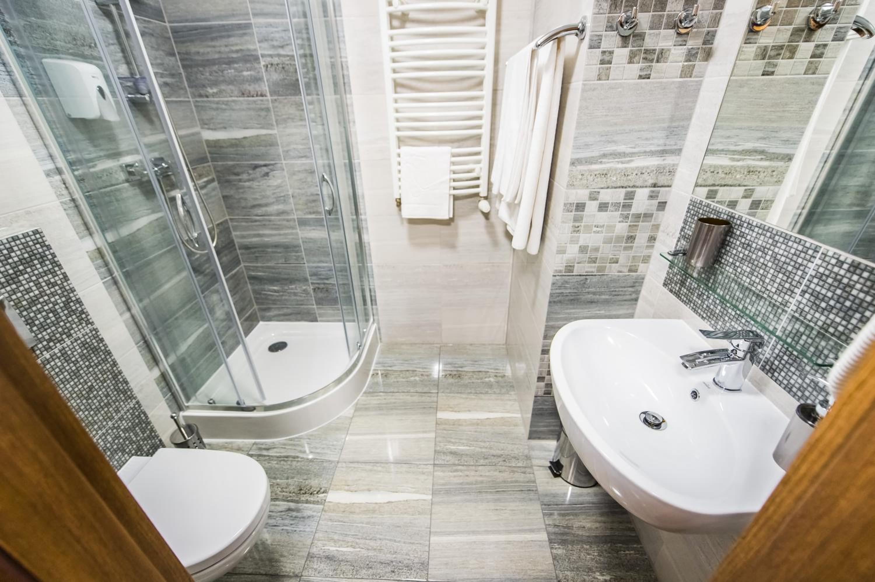 Family Room with Bathroom photo 2