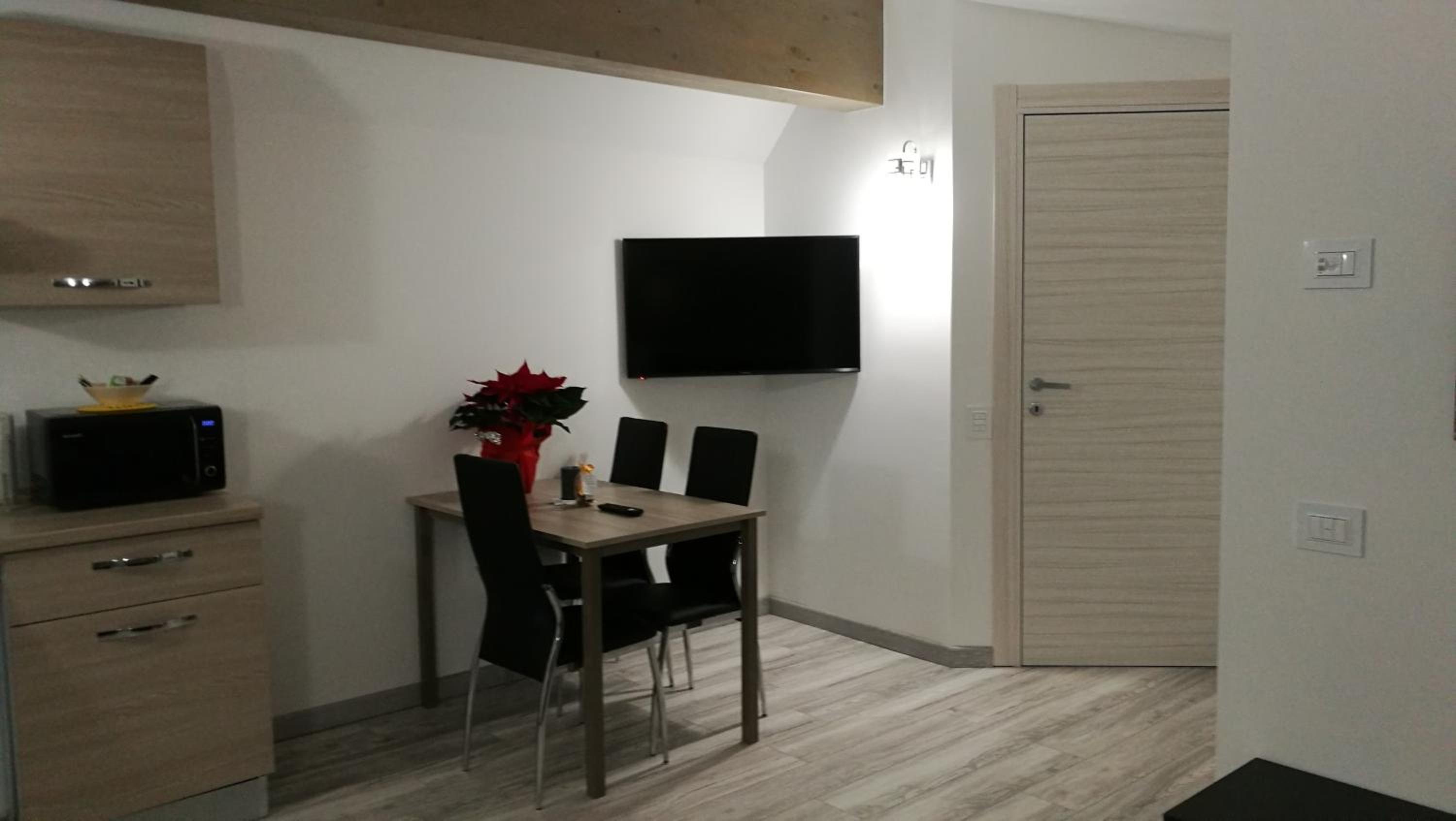 Studio Apartment - Photo 21