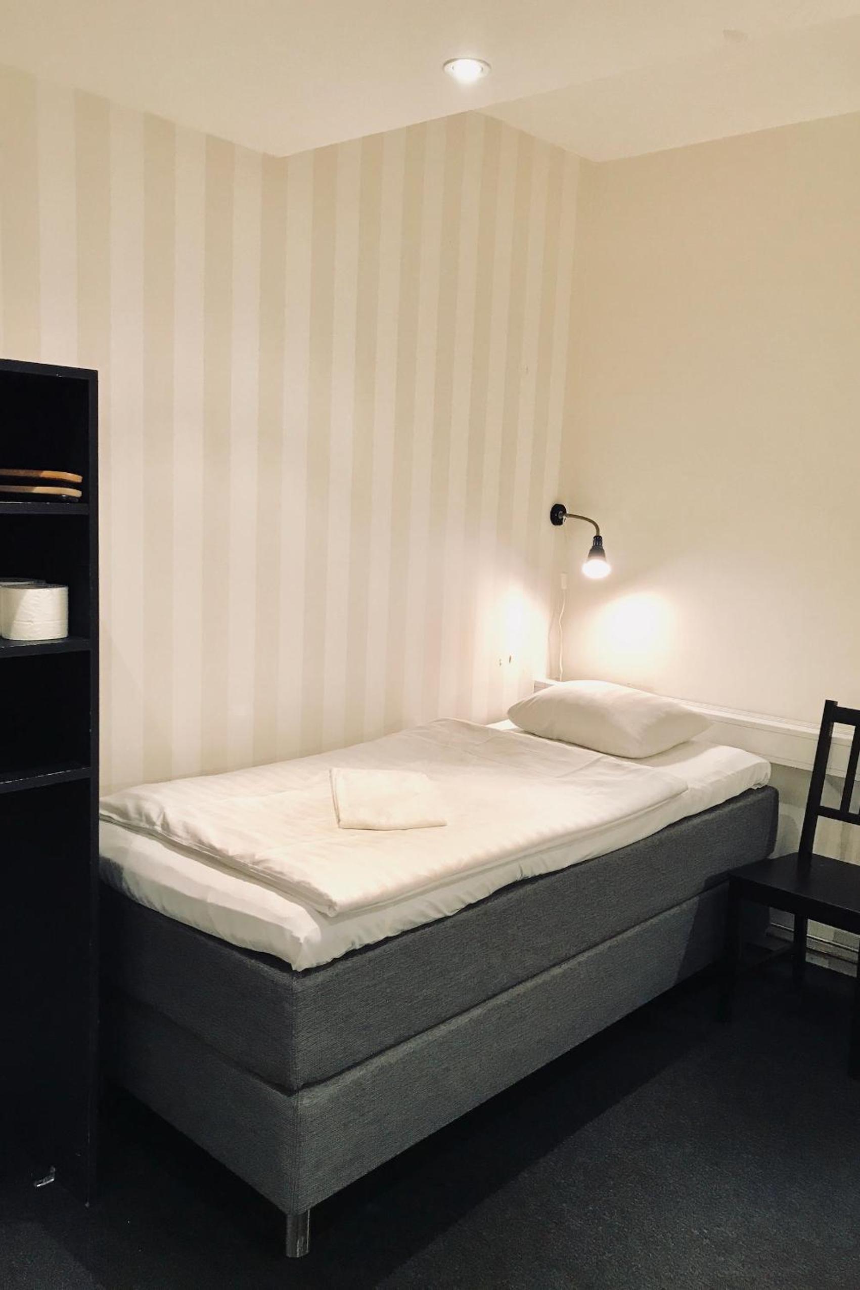 Single Room - No Window