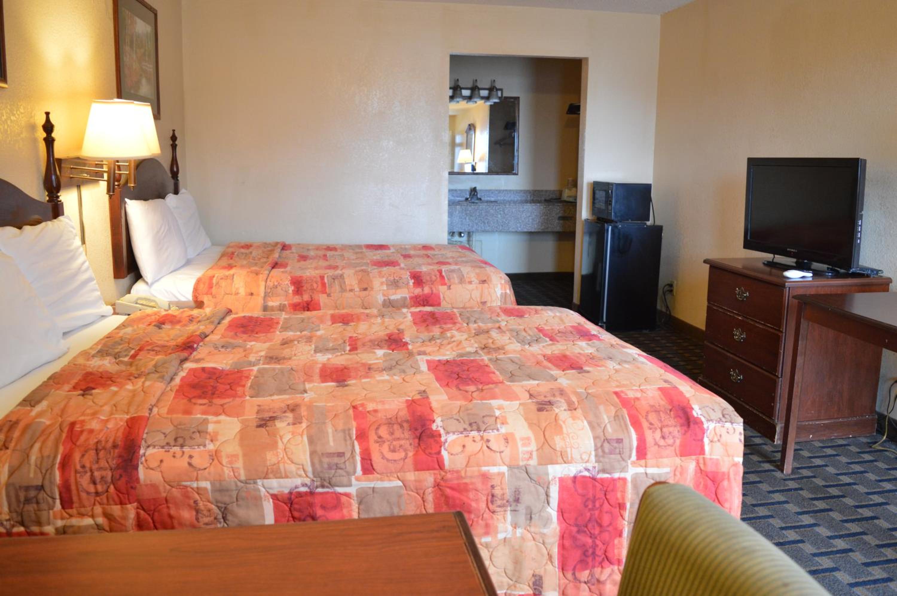 Double Room with Two Double Beds - Smoking - Photo 3