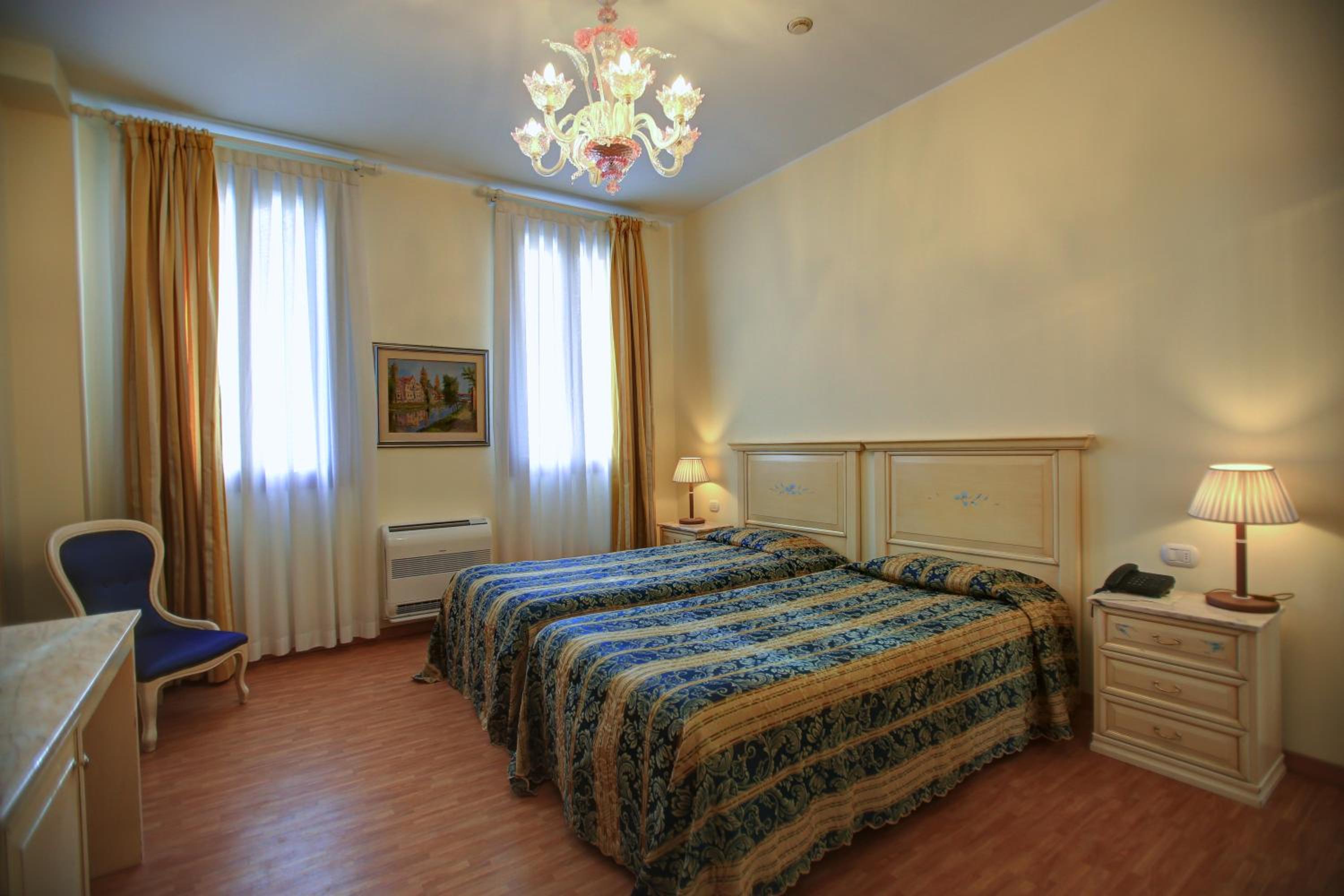 Deluxe Twin Room - Photo 1