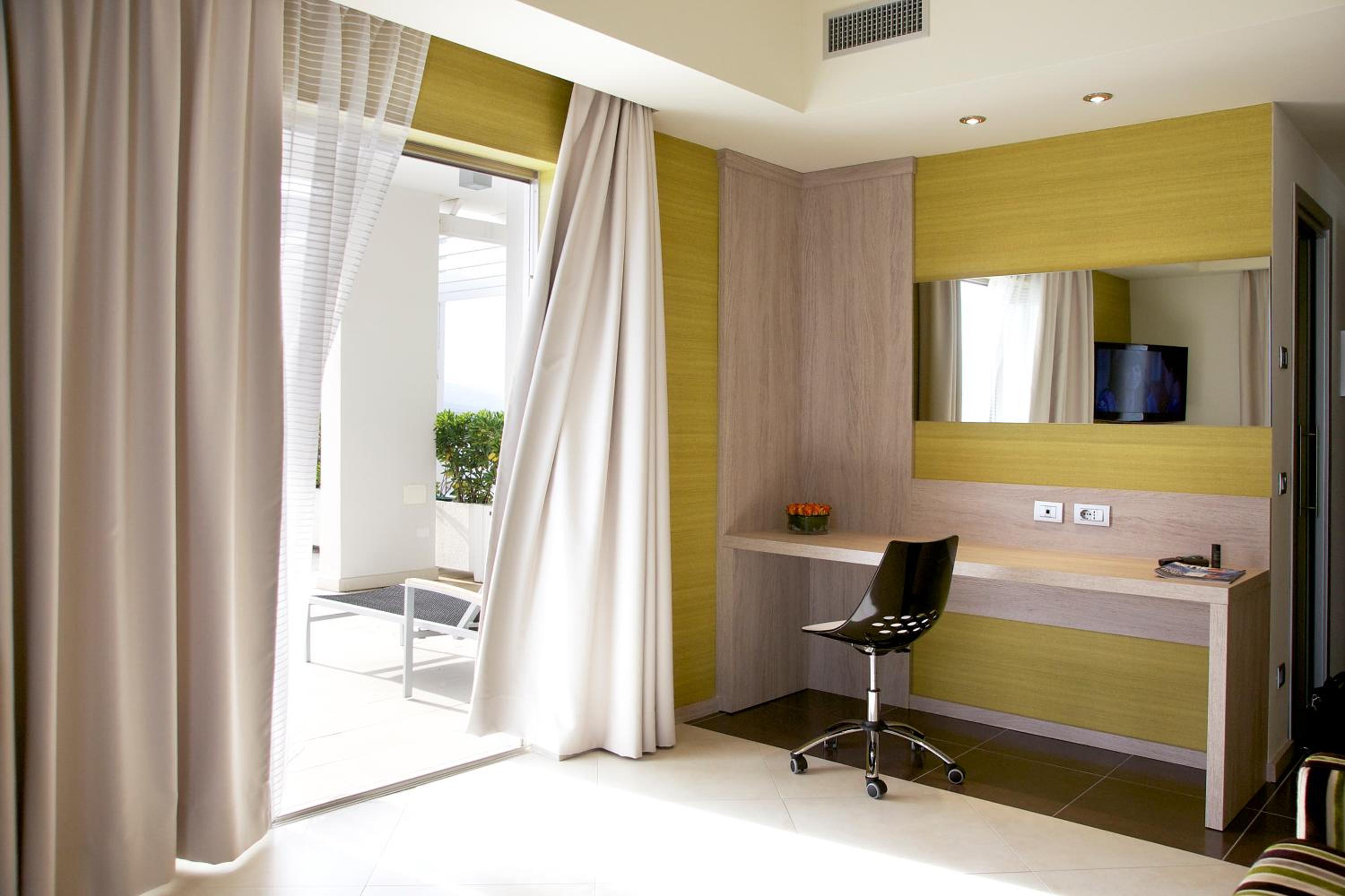 Suite with Jacuzzi - Photo 7