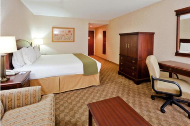 King Room - Mobility Access/Hearing Accessible - Photo 3