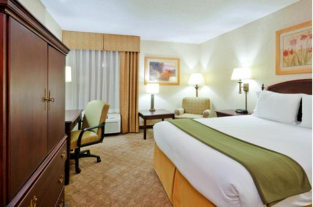 King Room - Mobility Access/Hearing Accessible - Photo 4