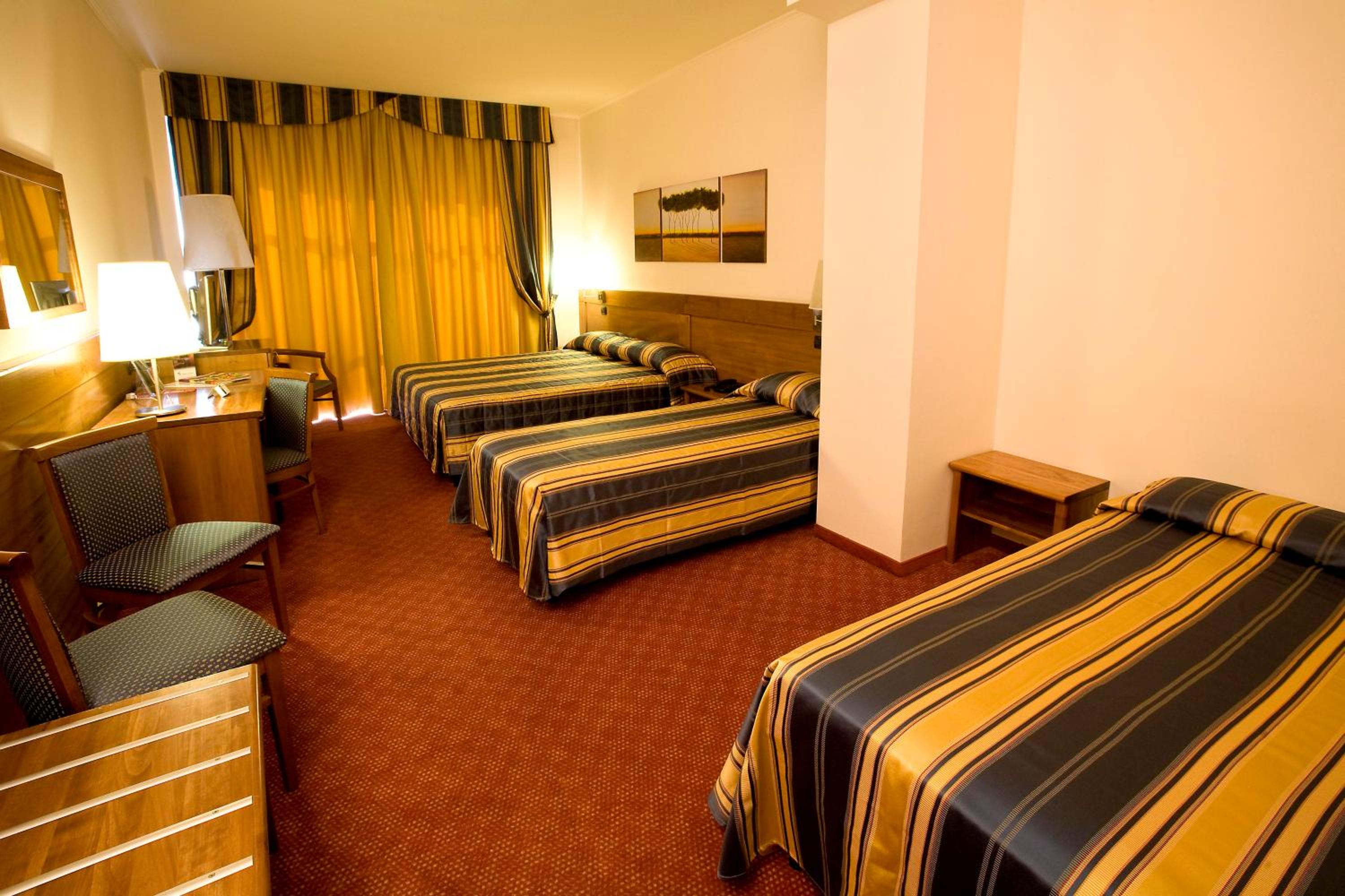 Quadruple Room - Photo 1