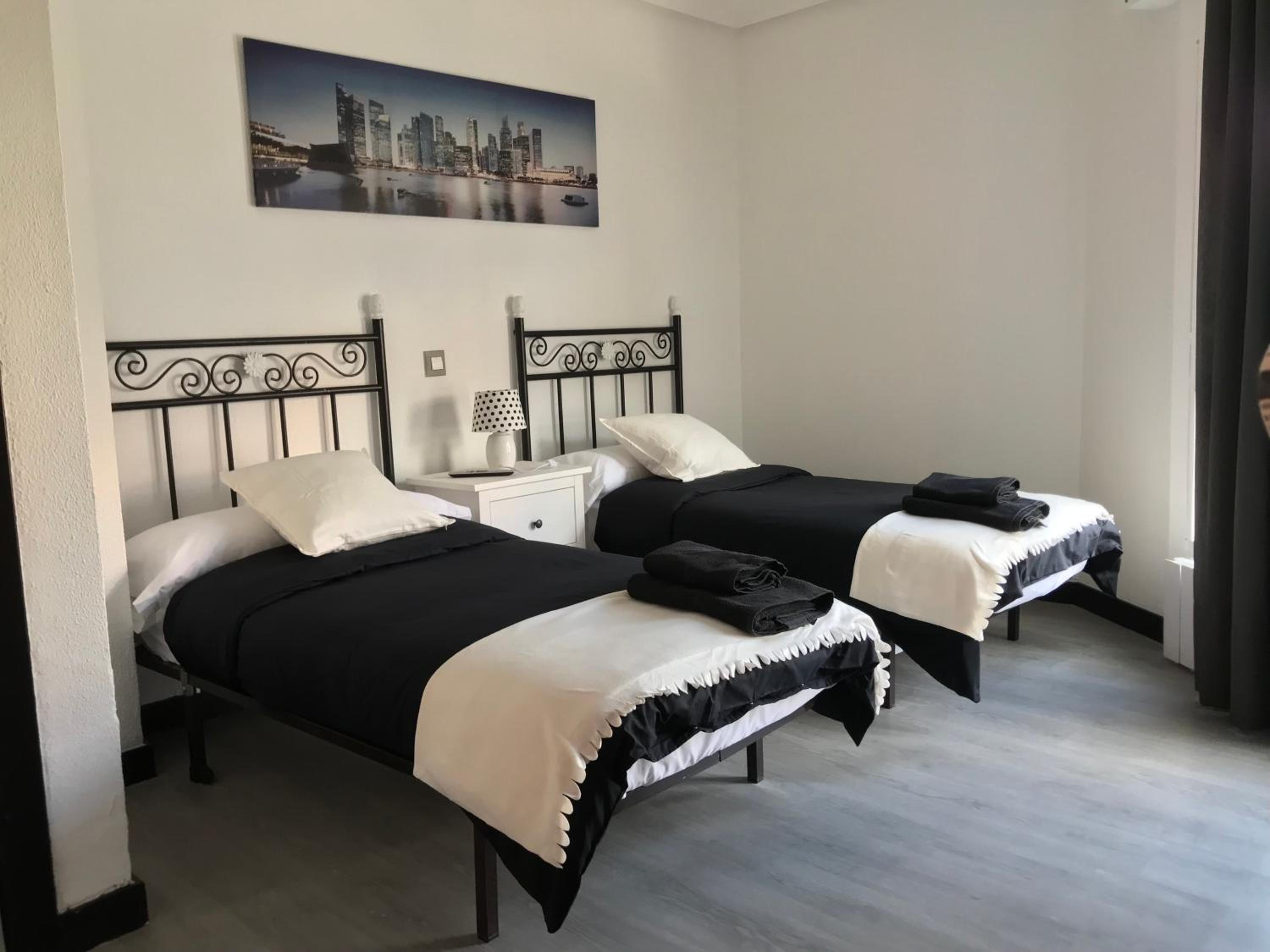 Twin Room - Photo 6