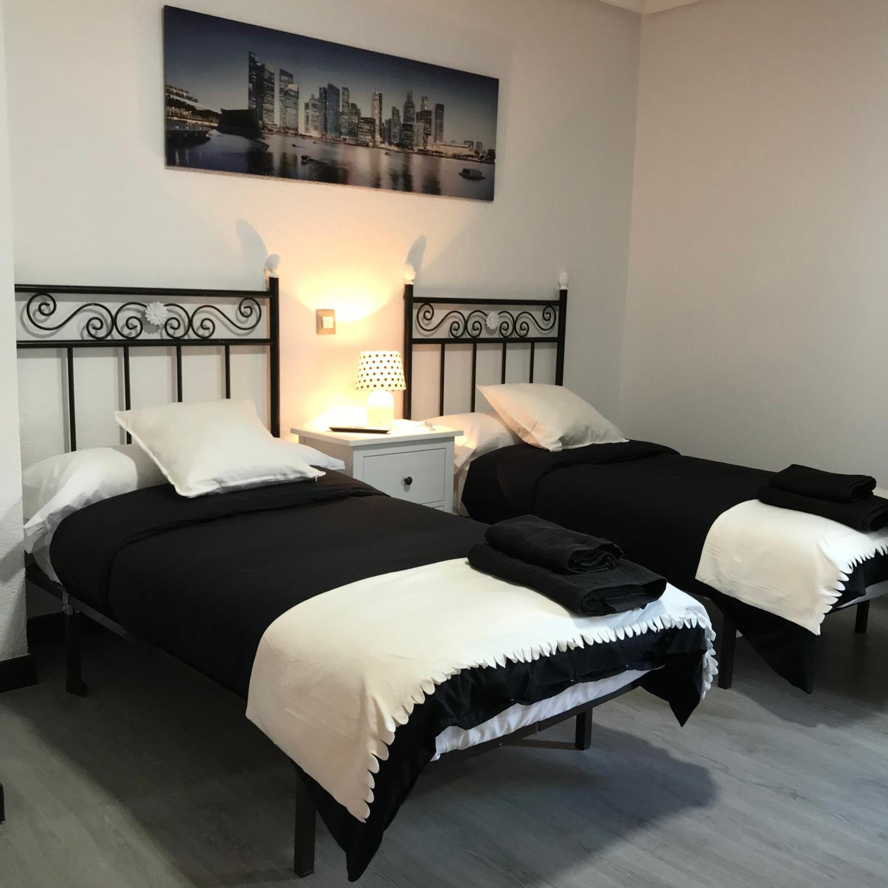 Twin Room - Photo 13