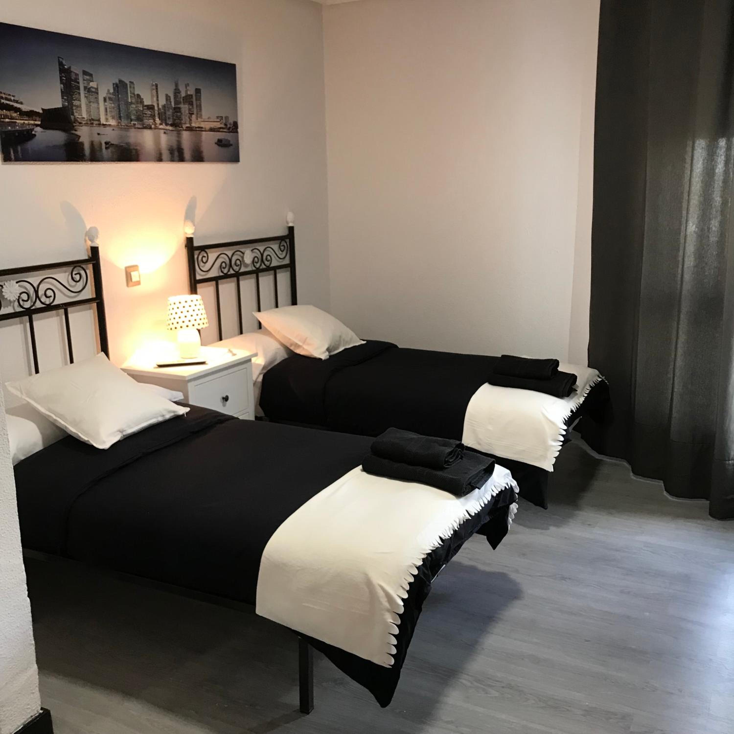 Twin Room - Photo 7