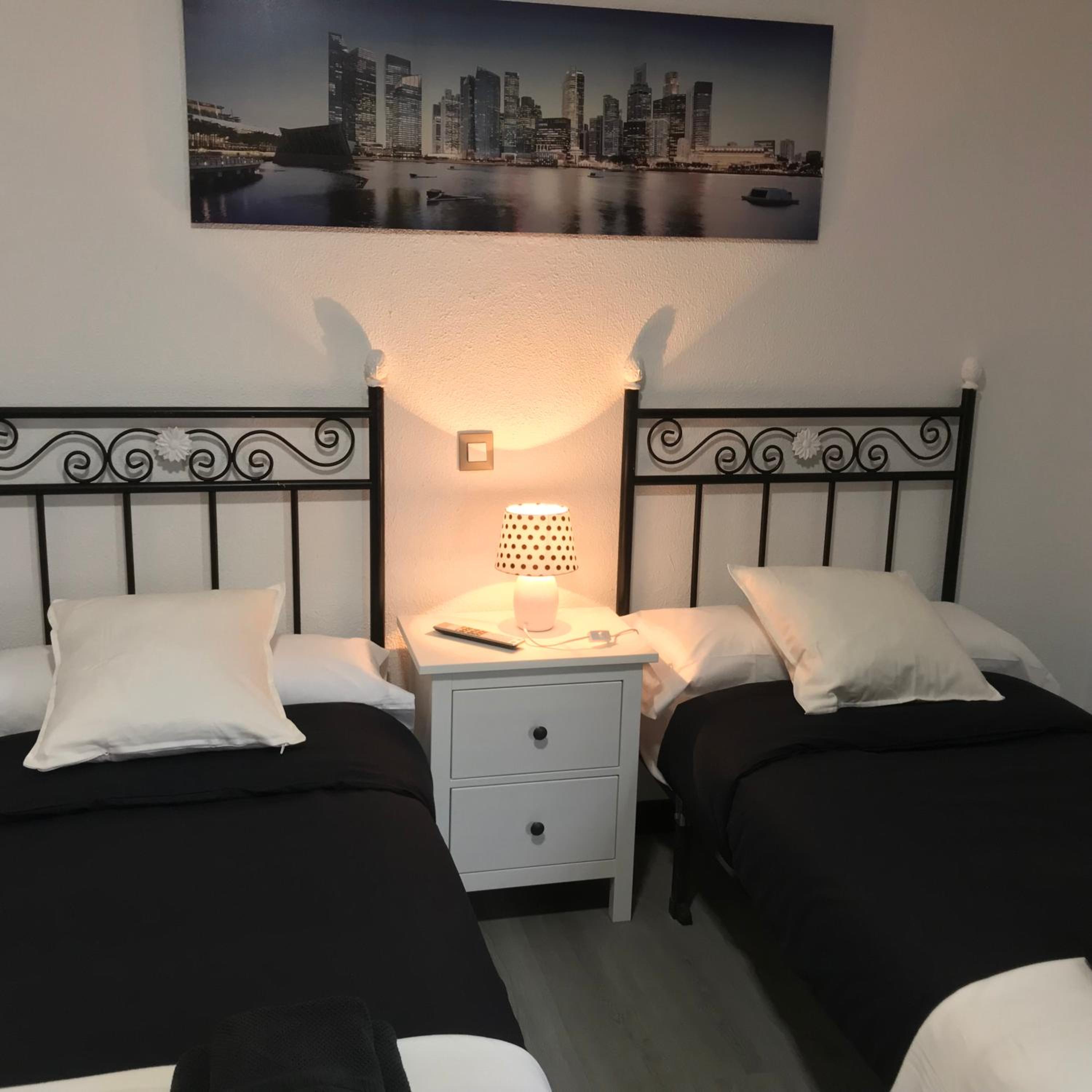 Twin Room - Photo 17