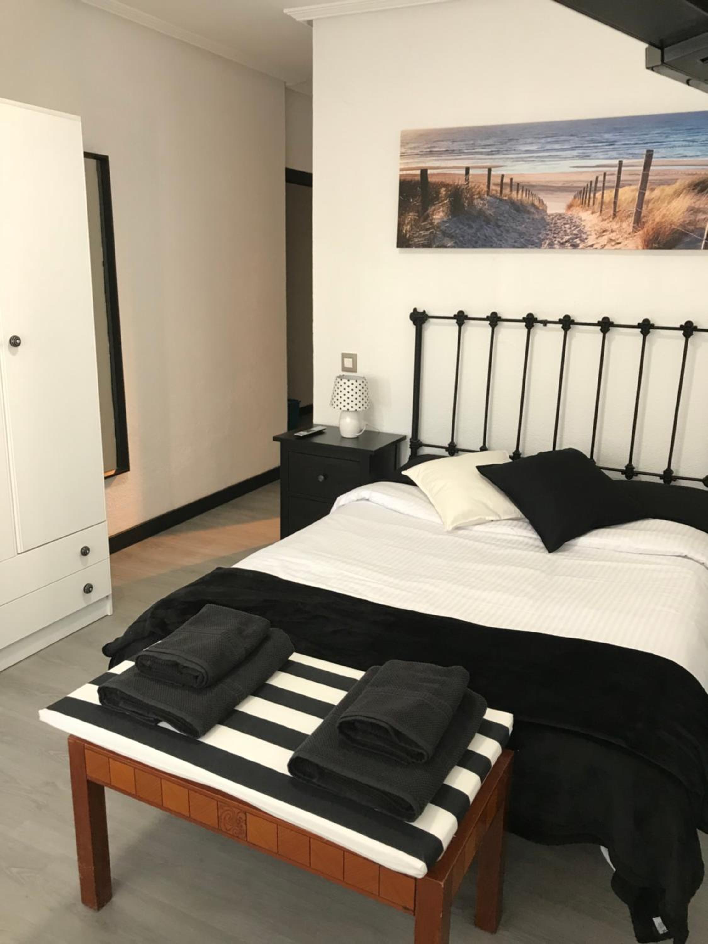 Double Room - Photo 7