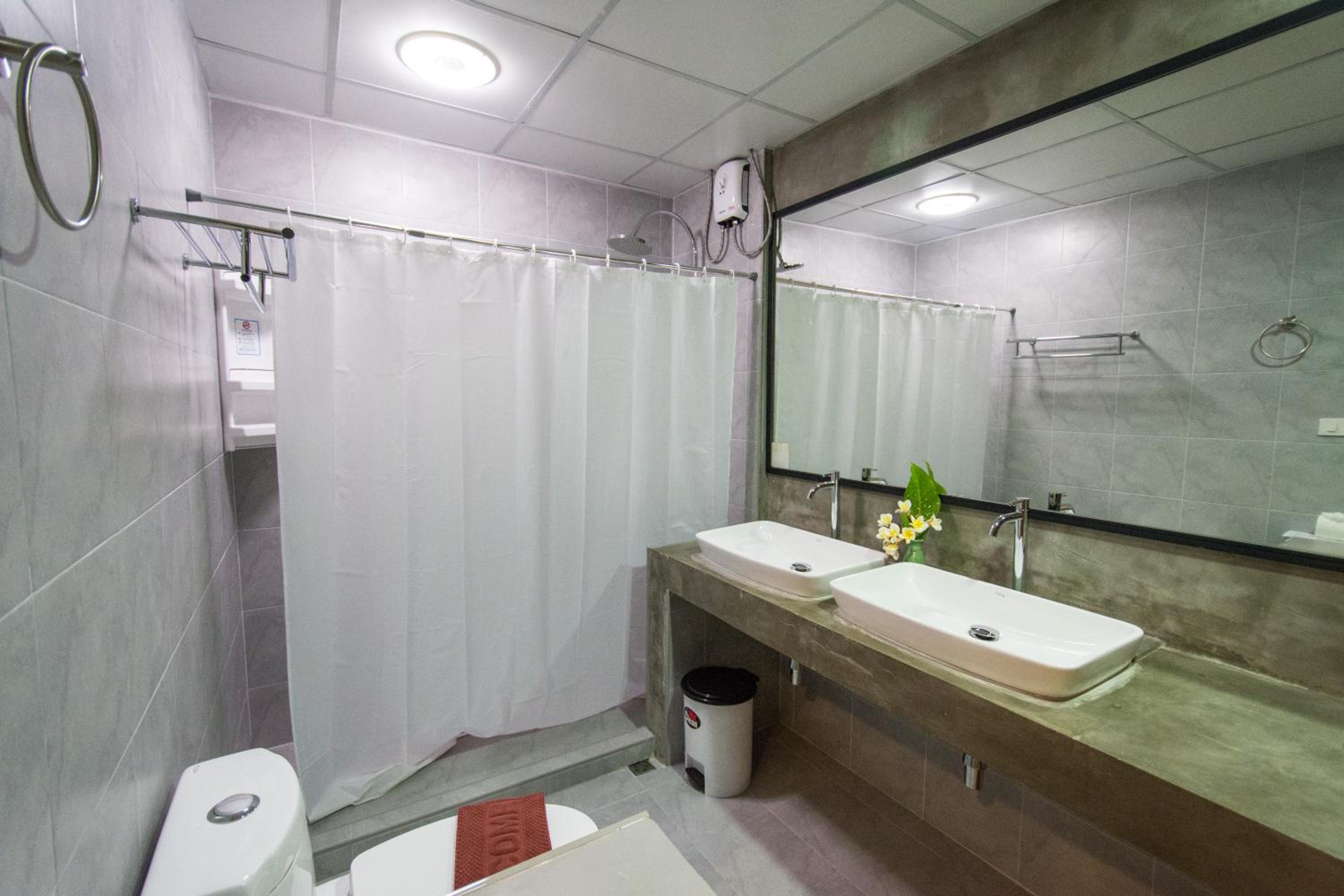 Deluxe King Room - Photo 2