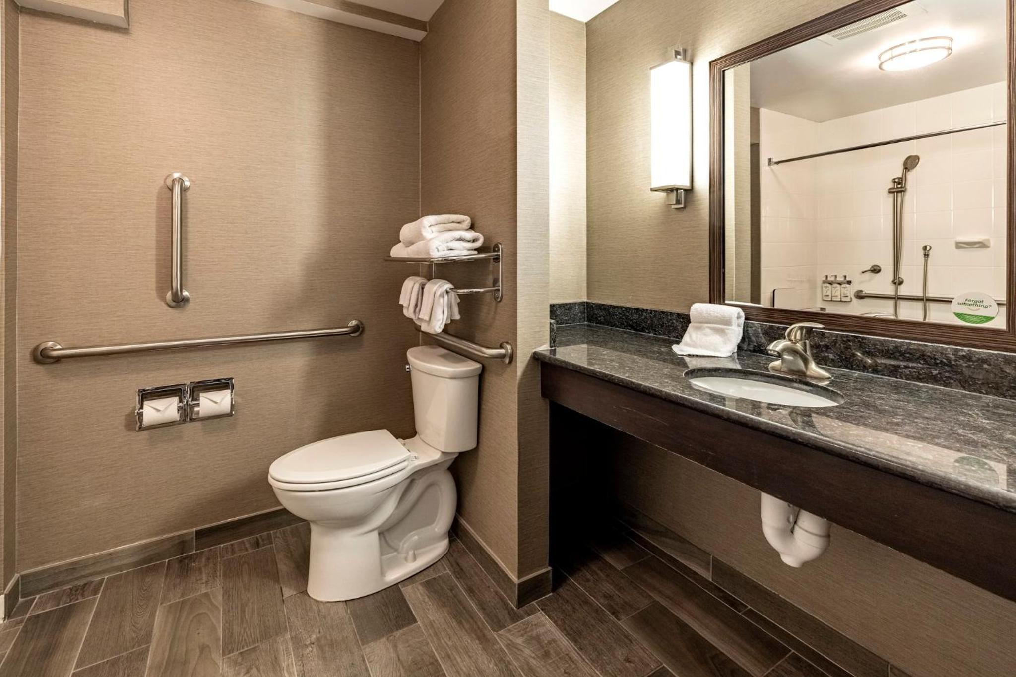 Standard Room with Two Queen Beds - Communications Accessible Tub