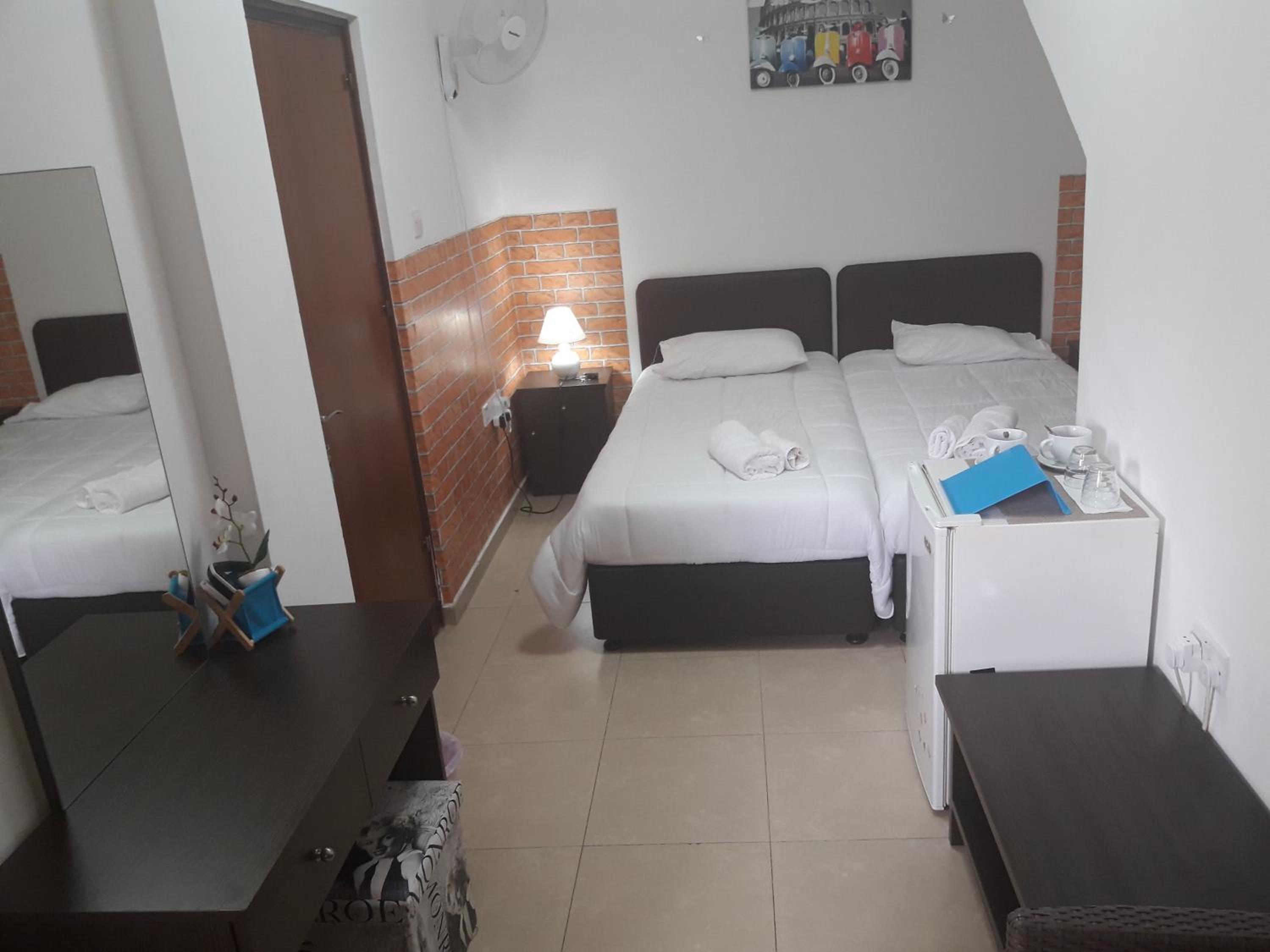 Economy Twin Room photo 2