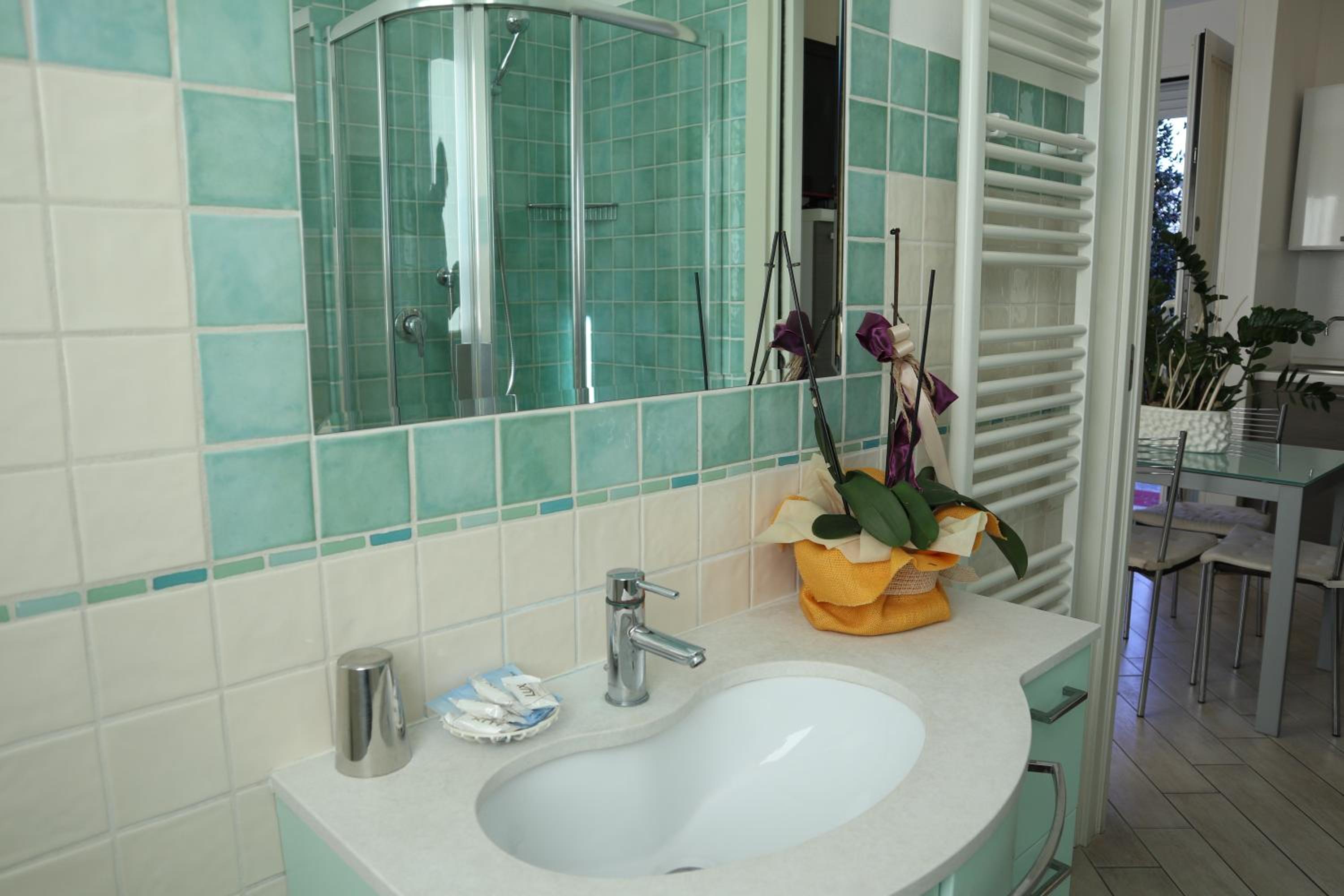 Large Quadruple Room  - Photo 10