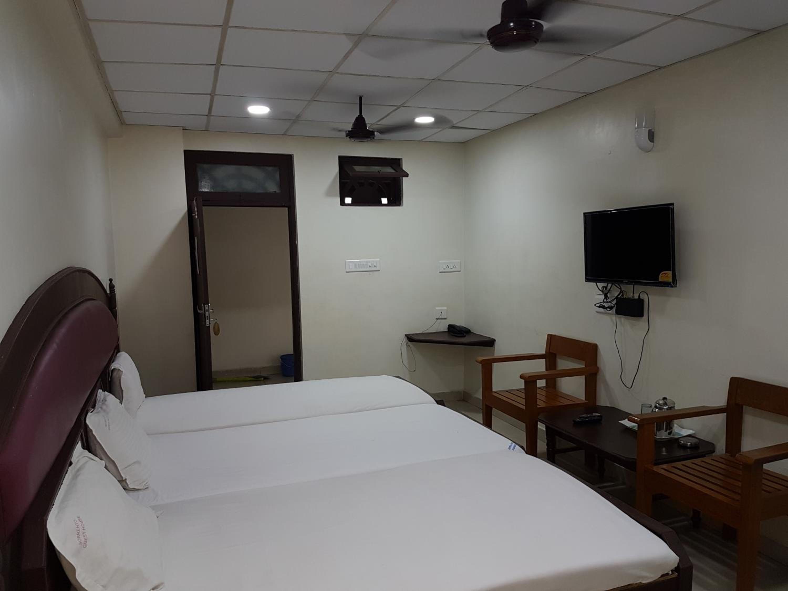 Triple Room with Fan - Photo 4