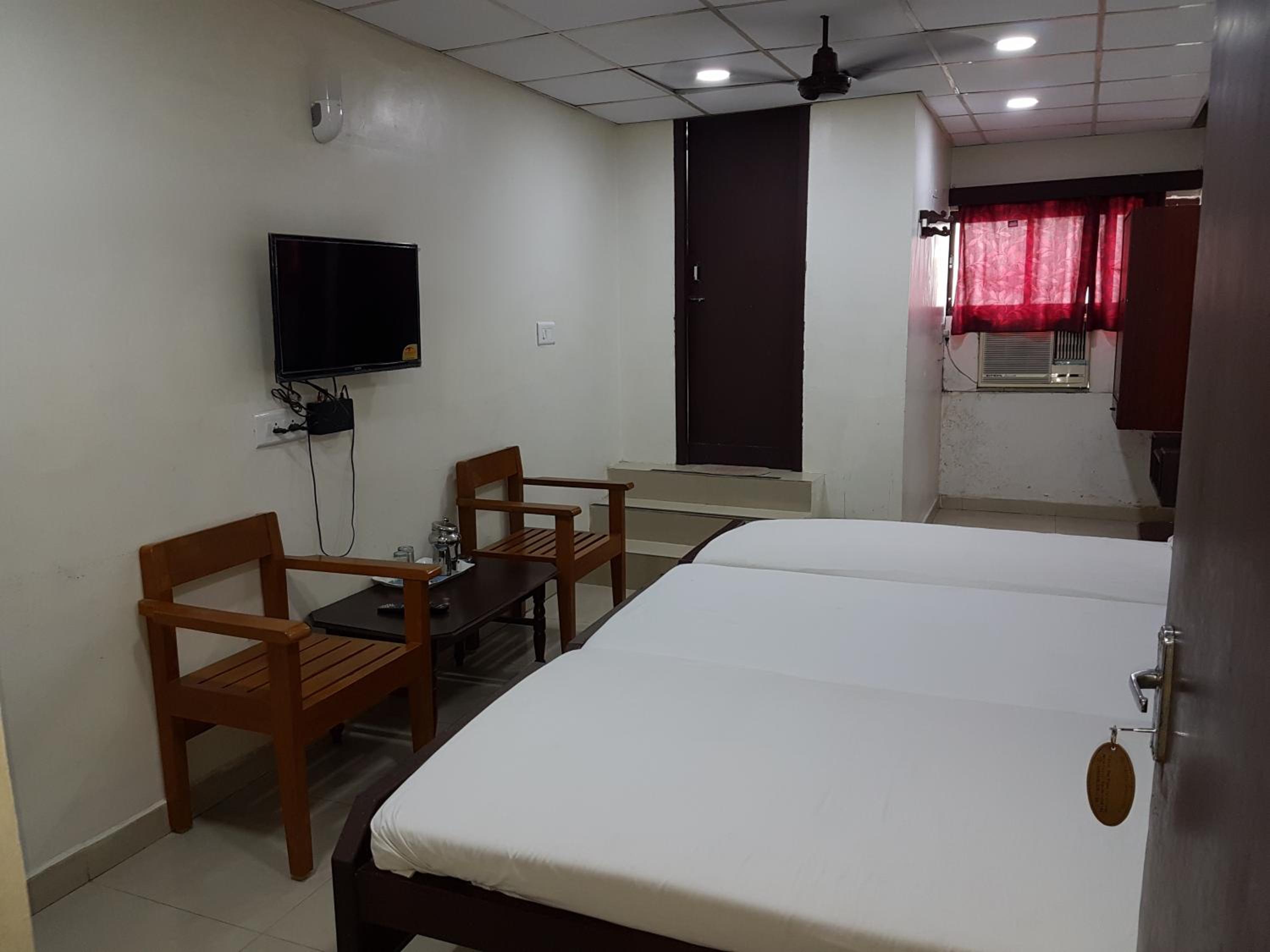 Triple Room with Fan - Photo 2