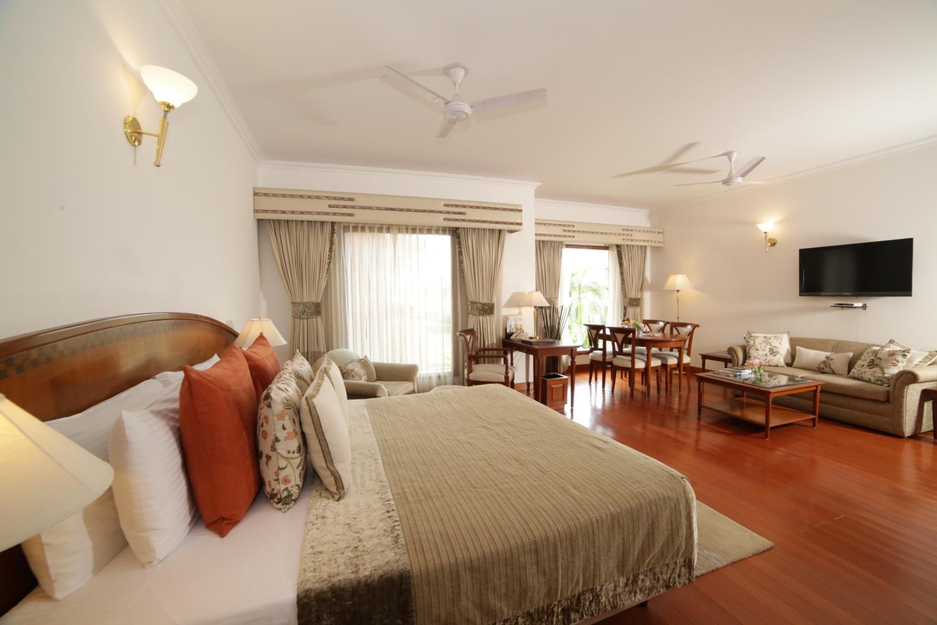 Junior Suite with 10% on food and beverages | 15% off on spa and salon services - Photo 1