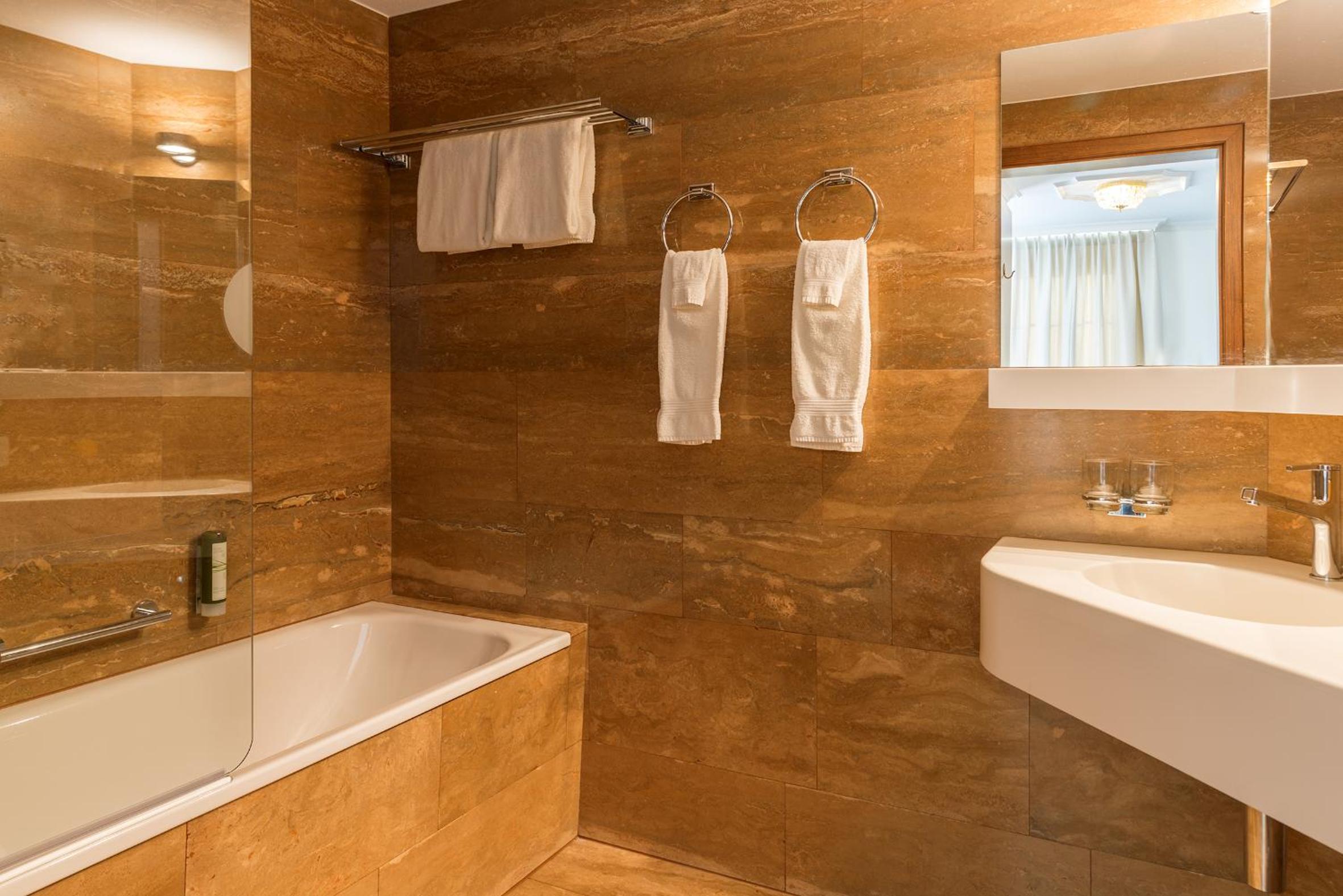Double Room - Photo 3