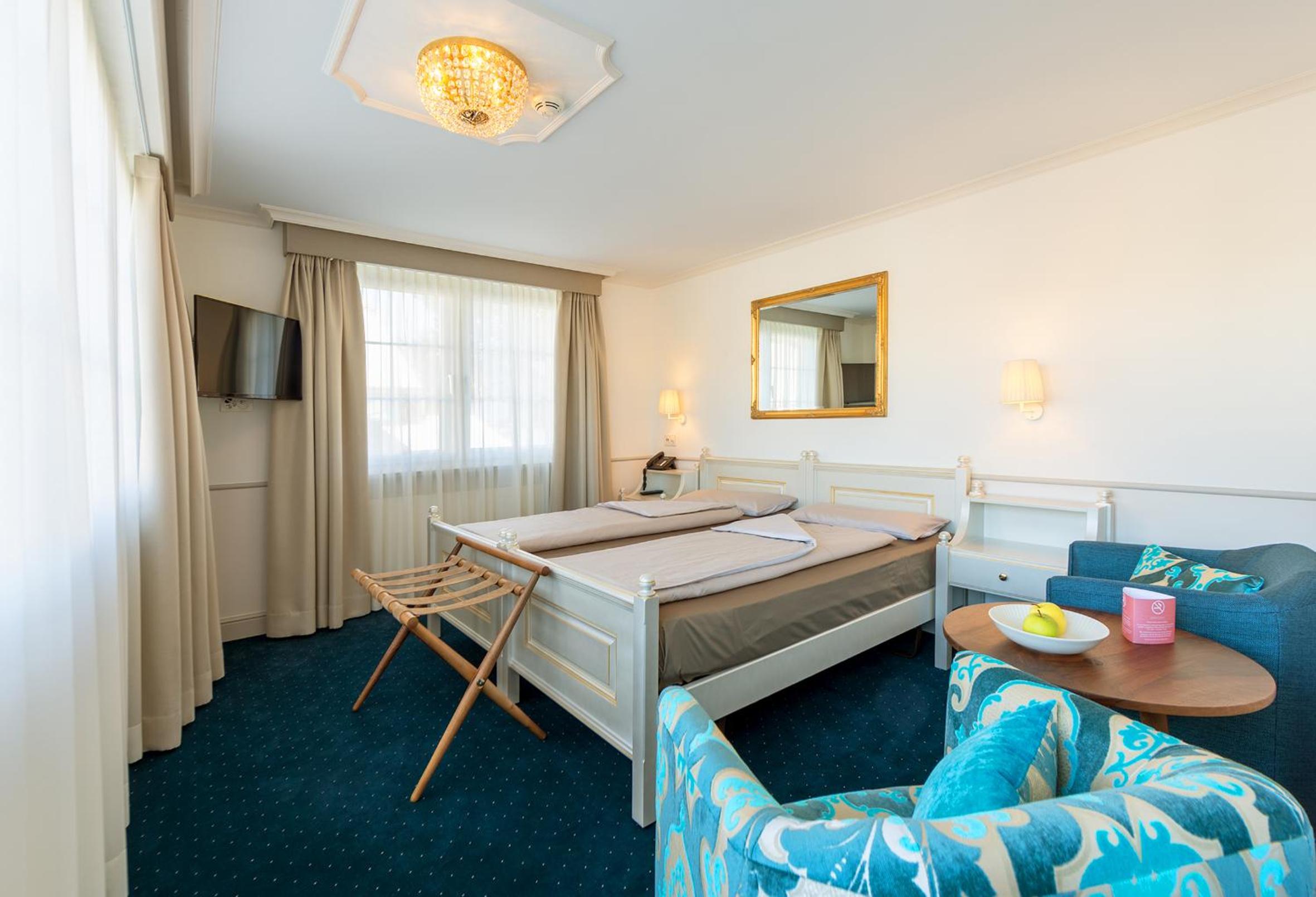 Double Room - Photo 8