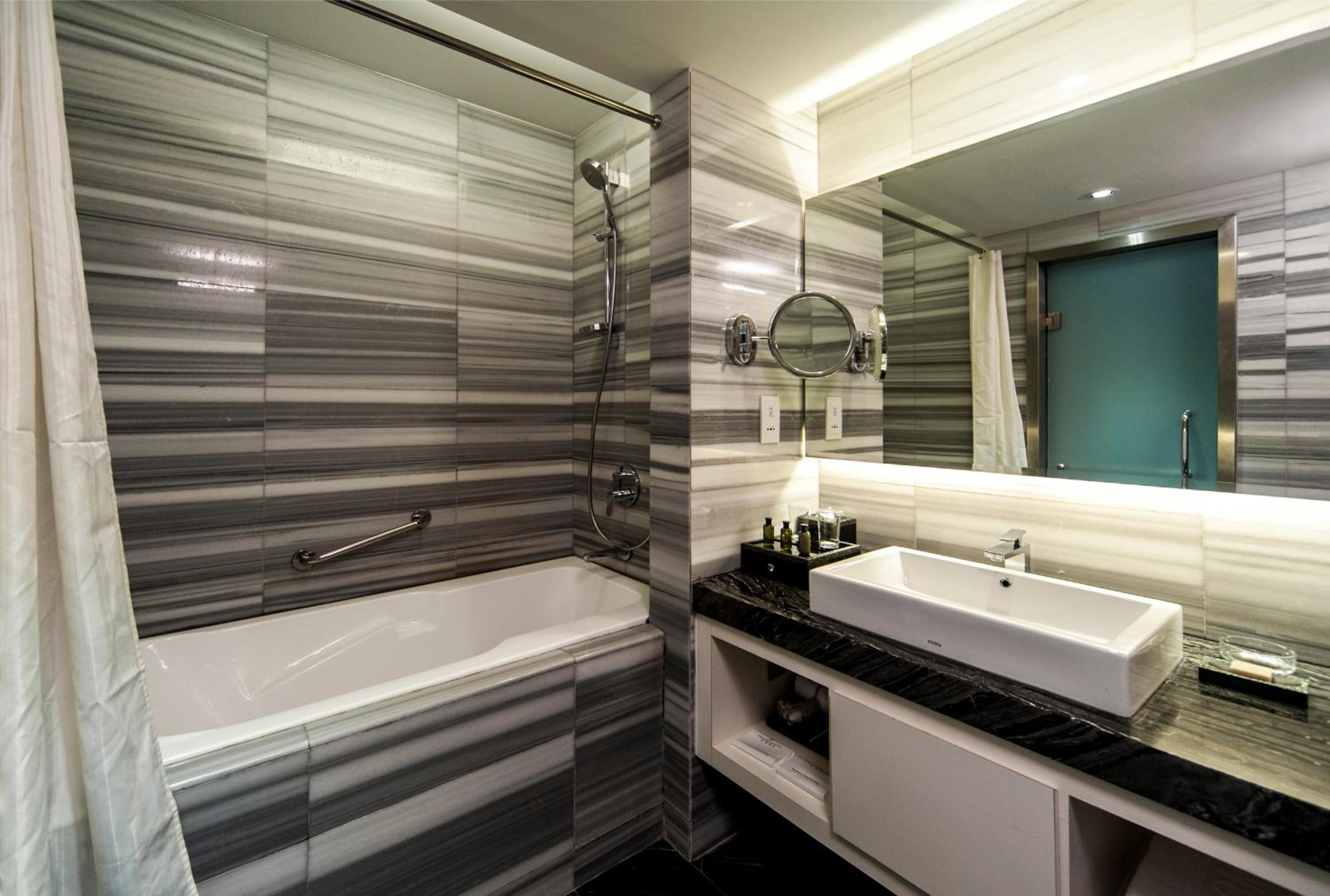 Promenade Deluxe Twin Room with Club Lounge Access - Sea View