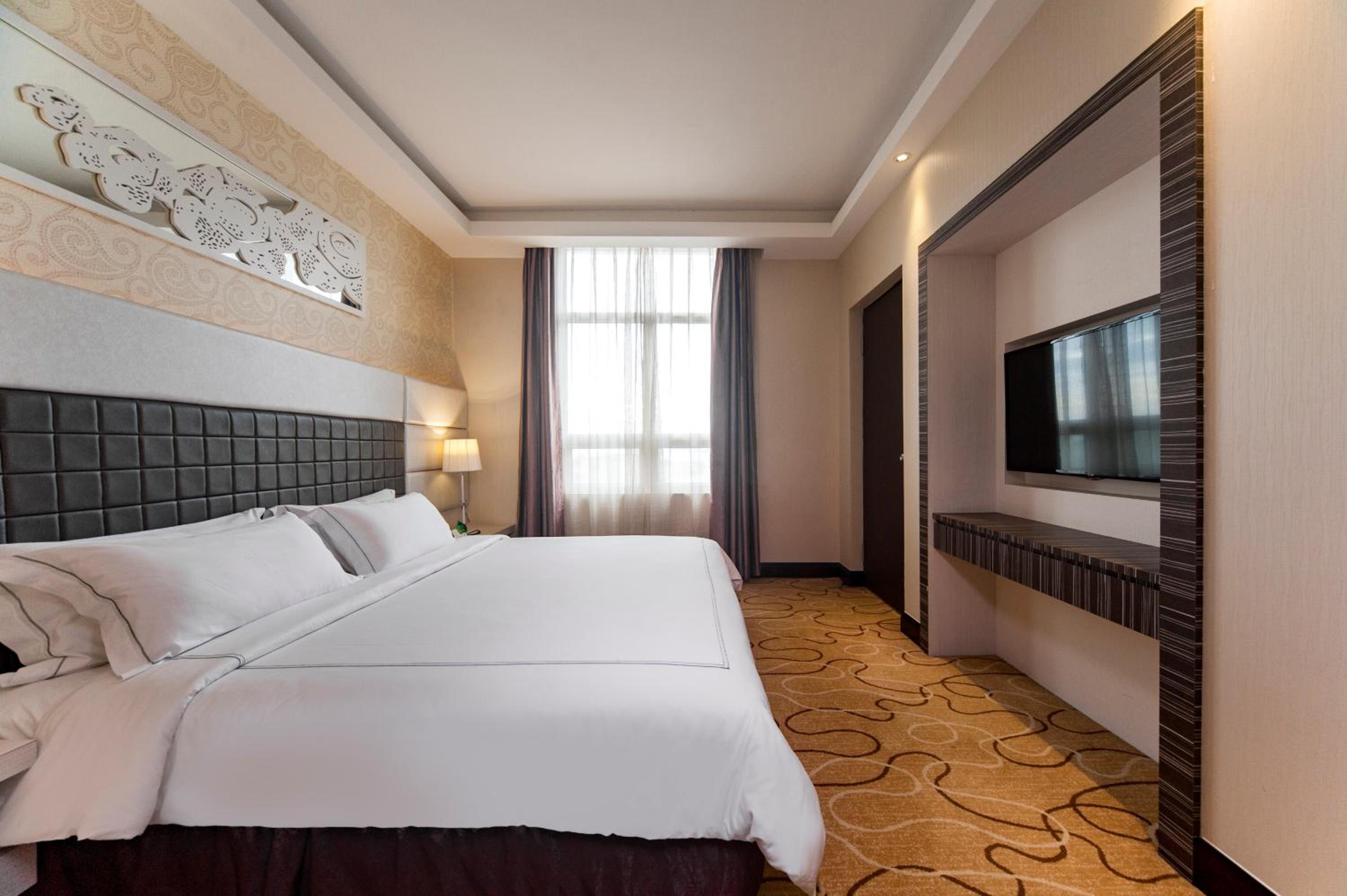 Junior Suite with Partial Sea View photo 2