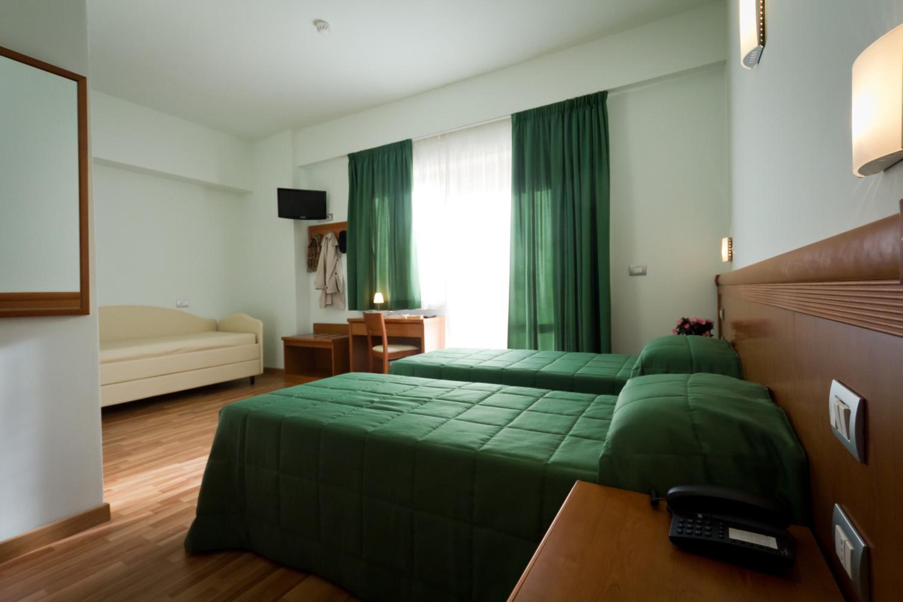 Double or Twin Room photo 2