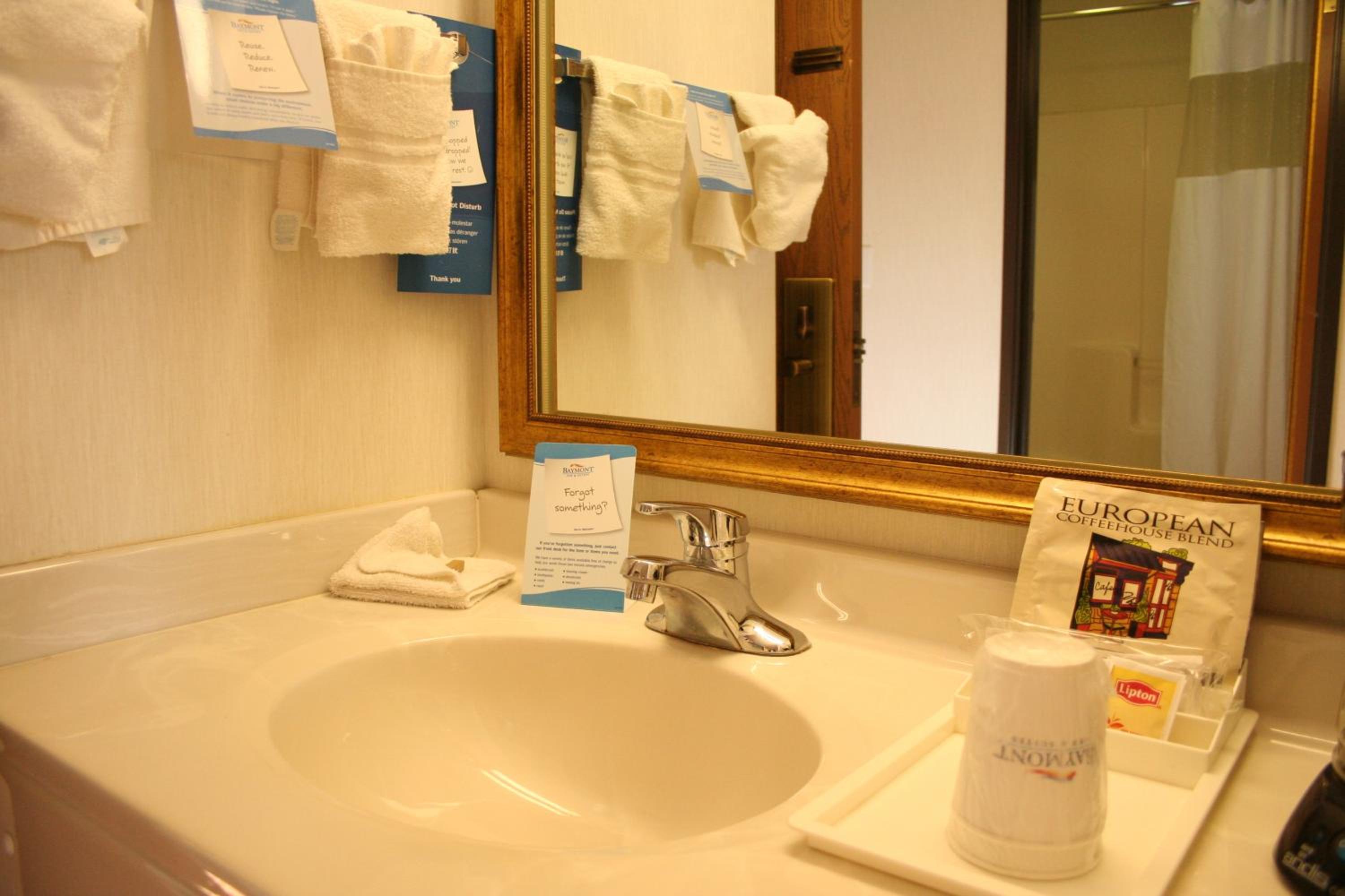 Deluxe Double Room with Two Double Beds - Non-Smoking - Photo 2