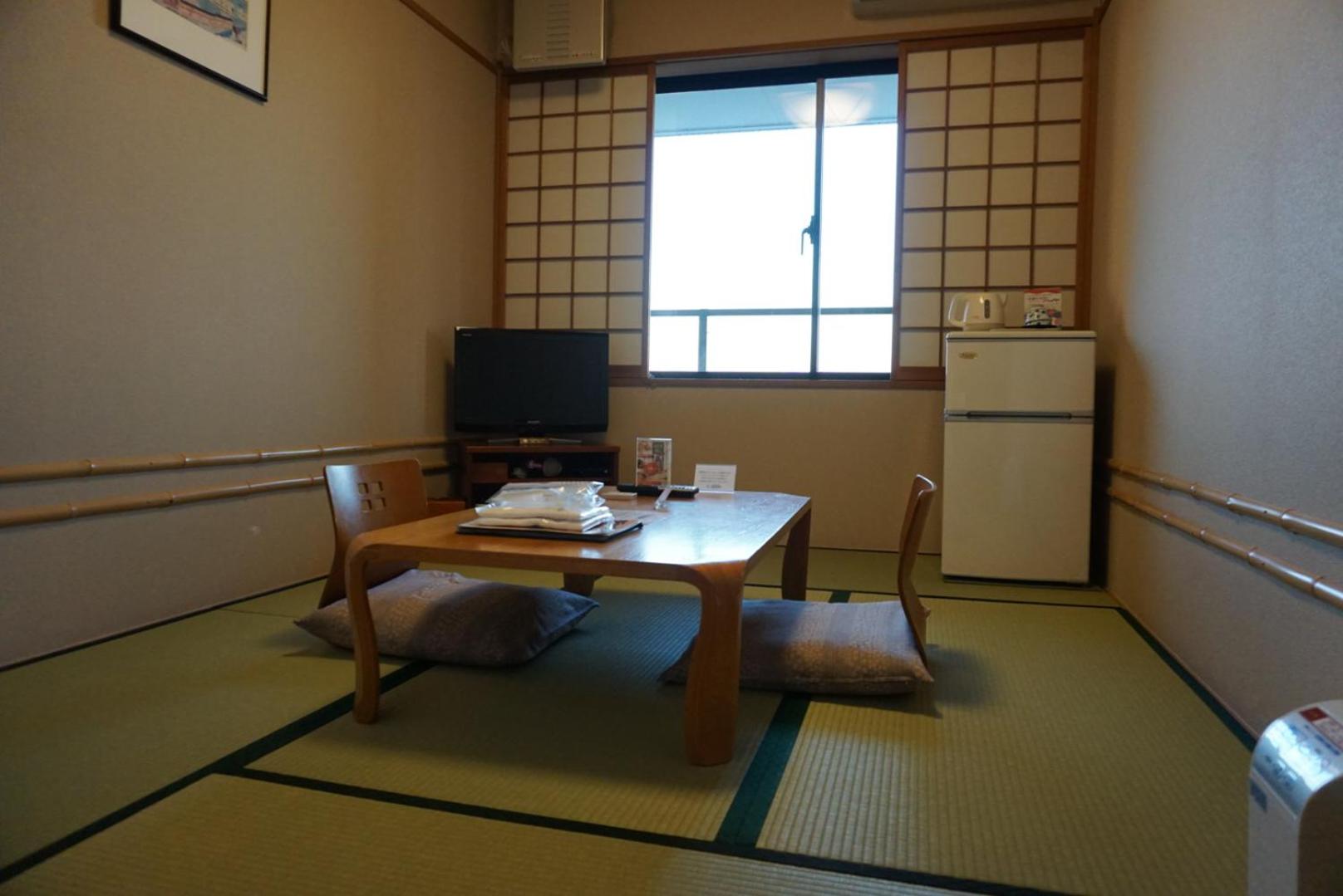 Japanese-Style Twin Room - Smoking photo 1